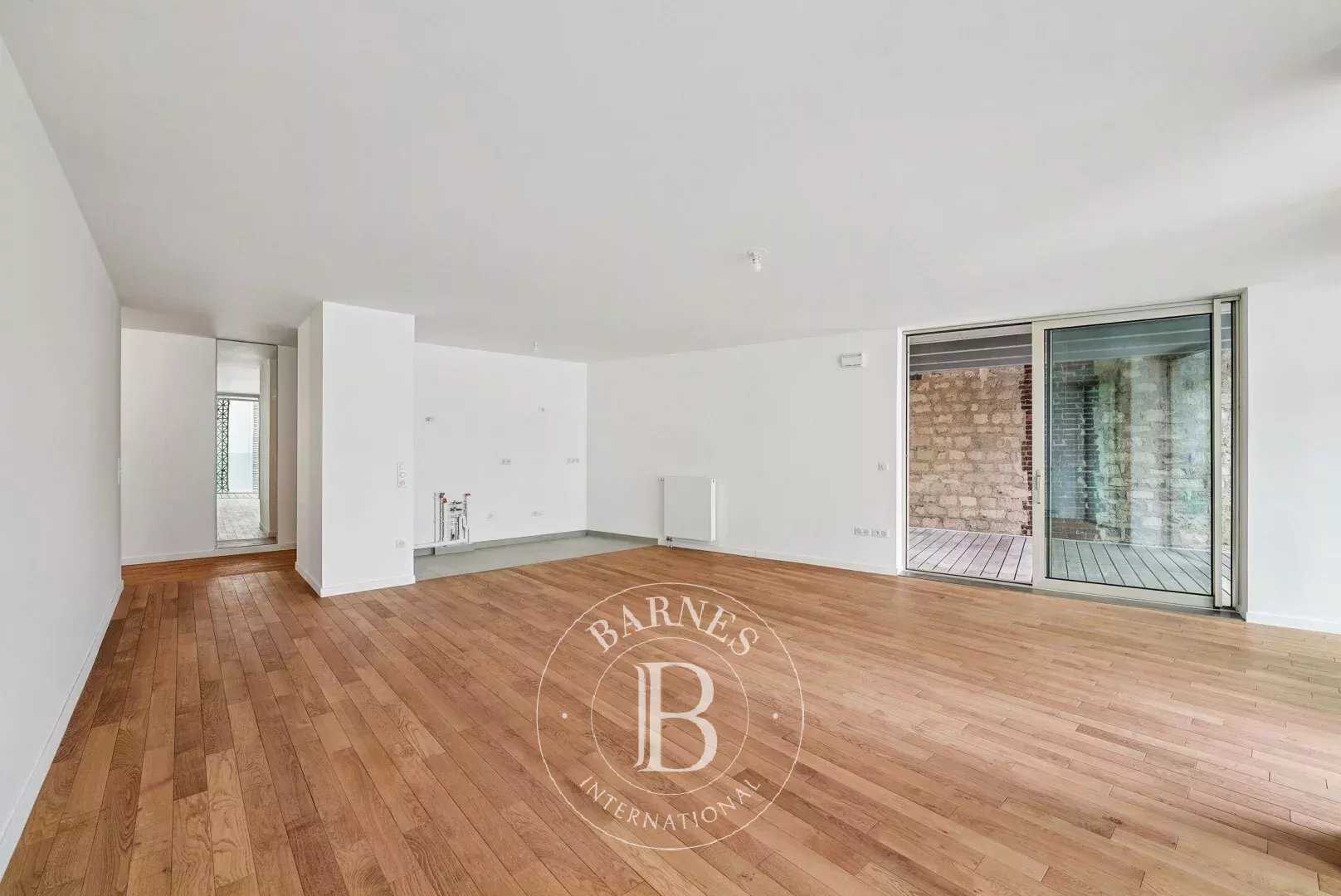 Paris  - Appartement 4 Pi&egrave;ces 3 Chambres