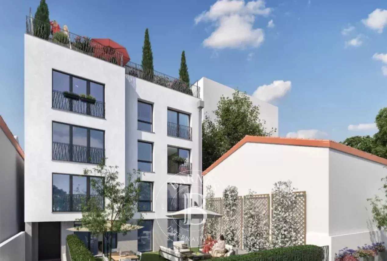 Suresnes  - Apartment 3 Bedrooms