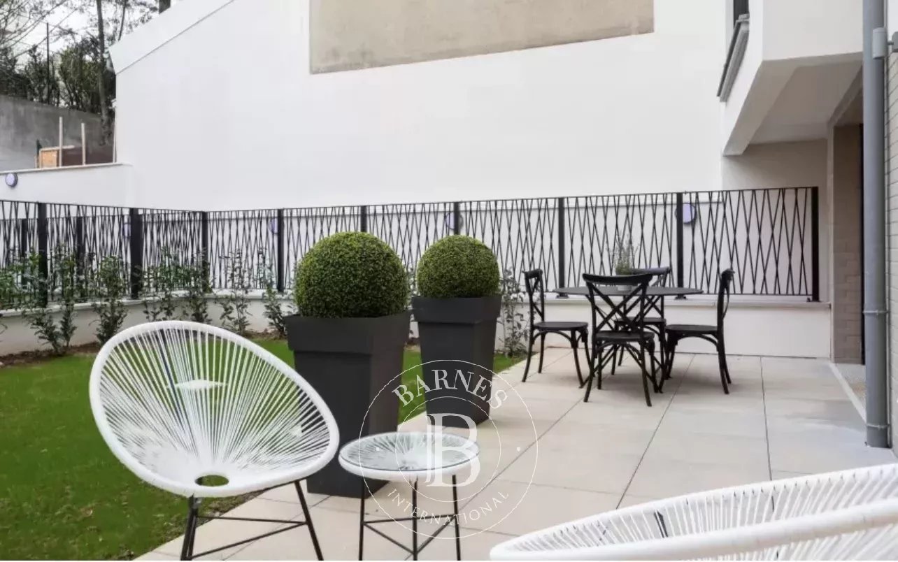 Suresnes  - Appartement 4 Pi&egrave;ces 3 Chambres - picture 1