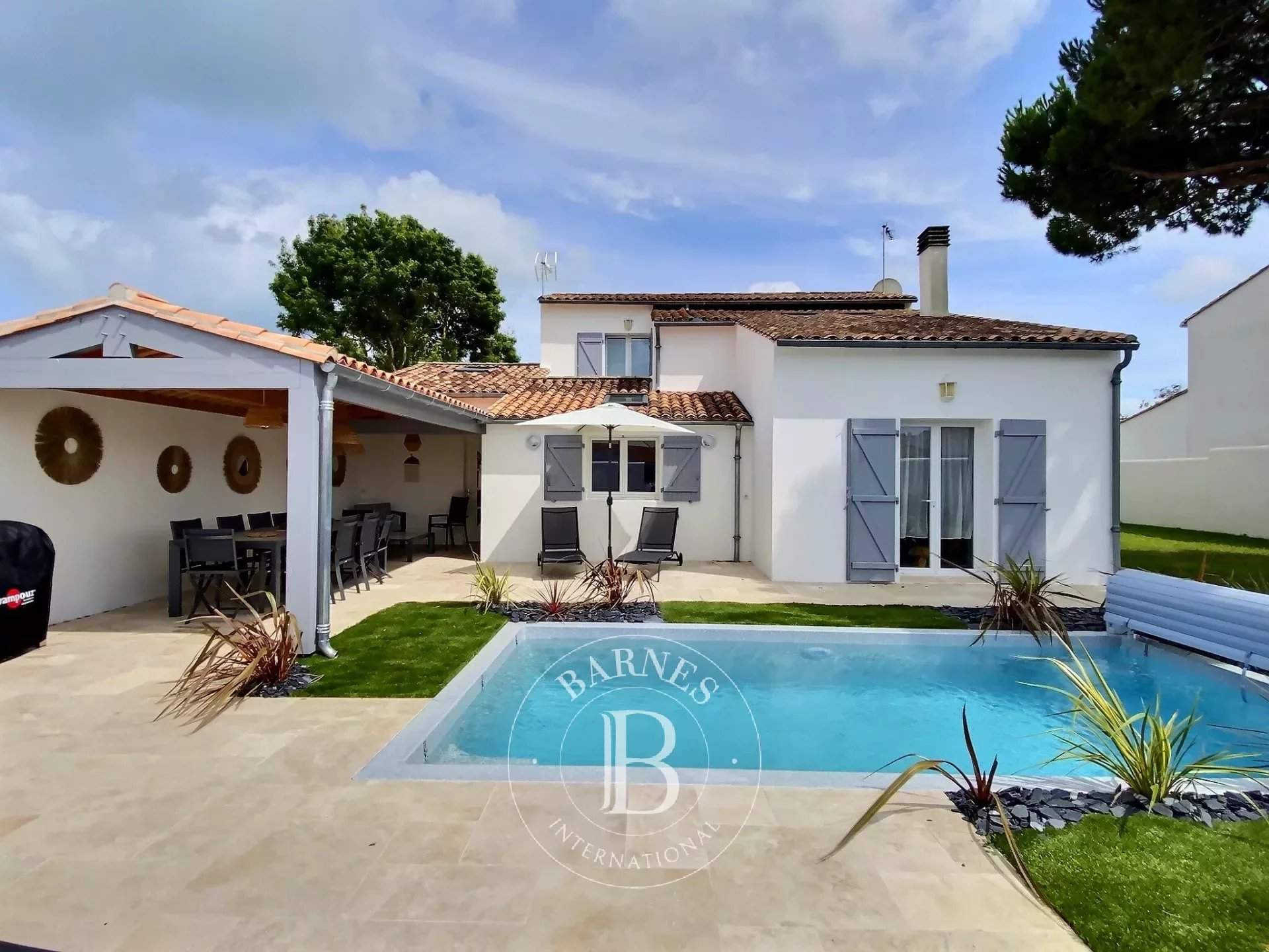 House for sale 5 Bedrooms 1518 sq ft Saint-Martin-de-Ré - € 1,470,000