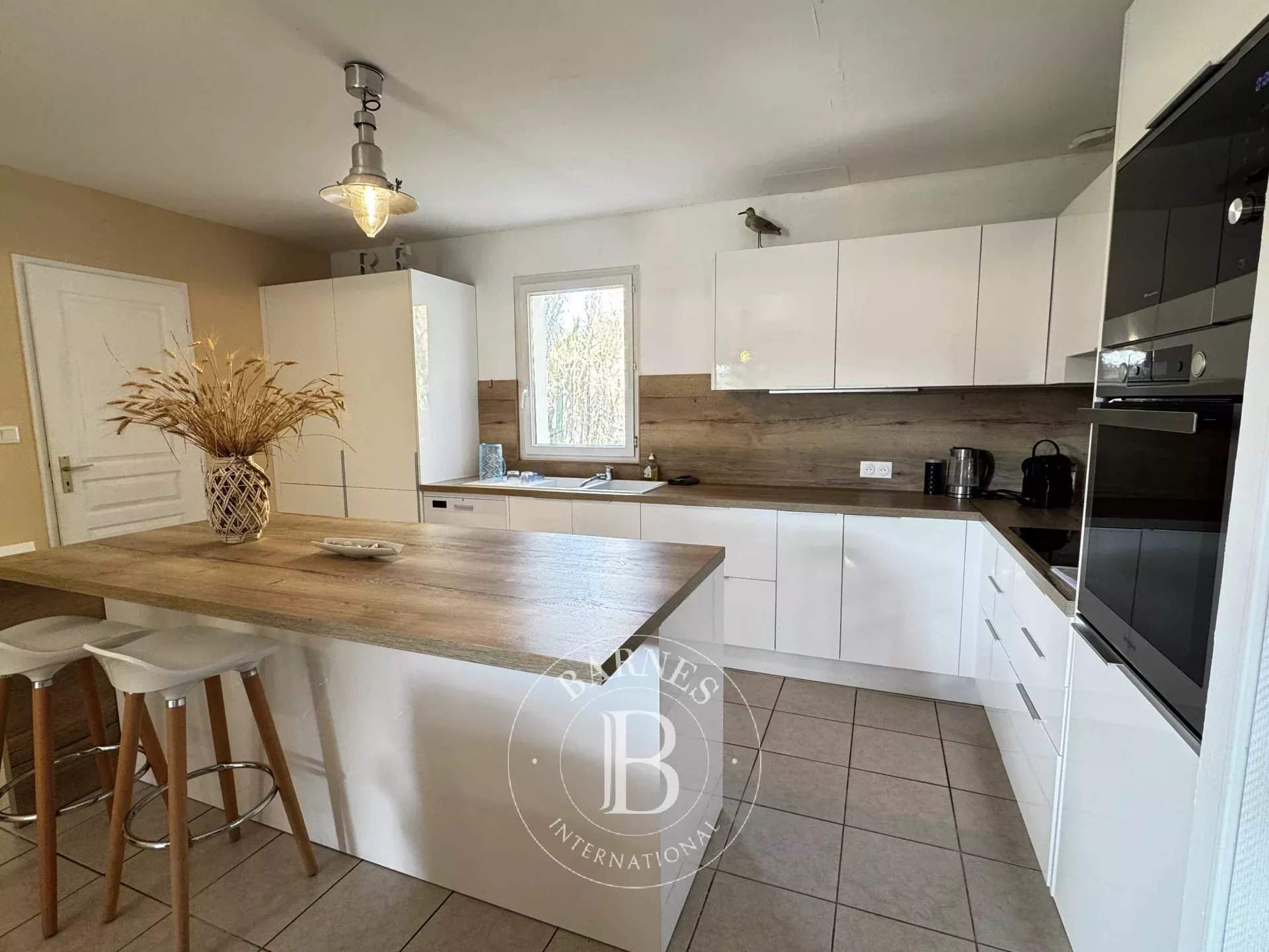 Sainte-Marie-de-Ré  - Maison 10 Pièces 5 Chambres - picture 2