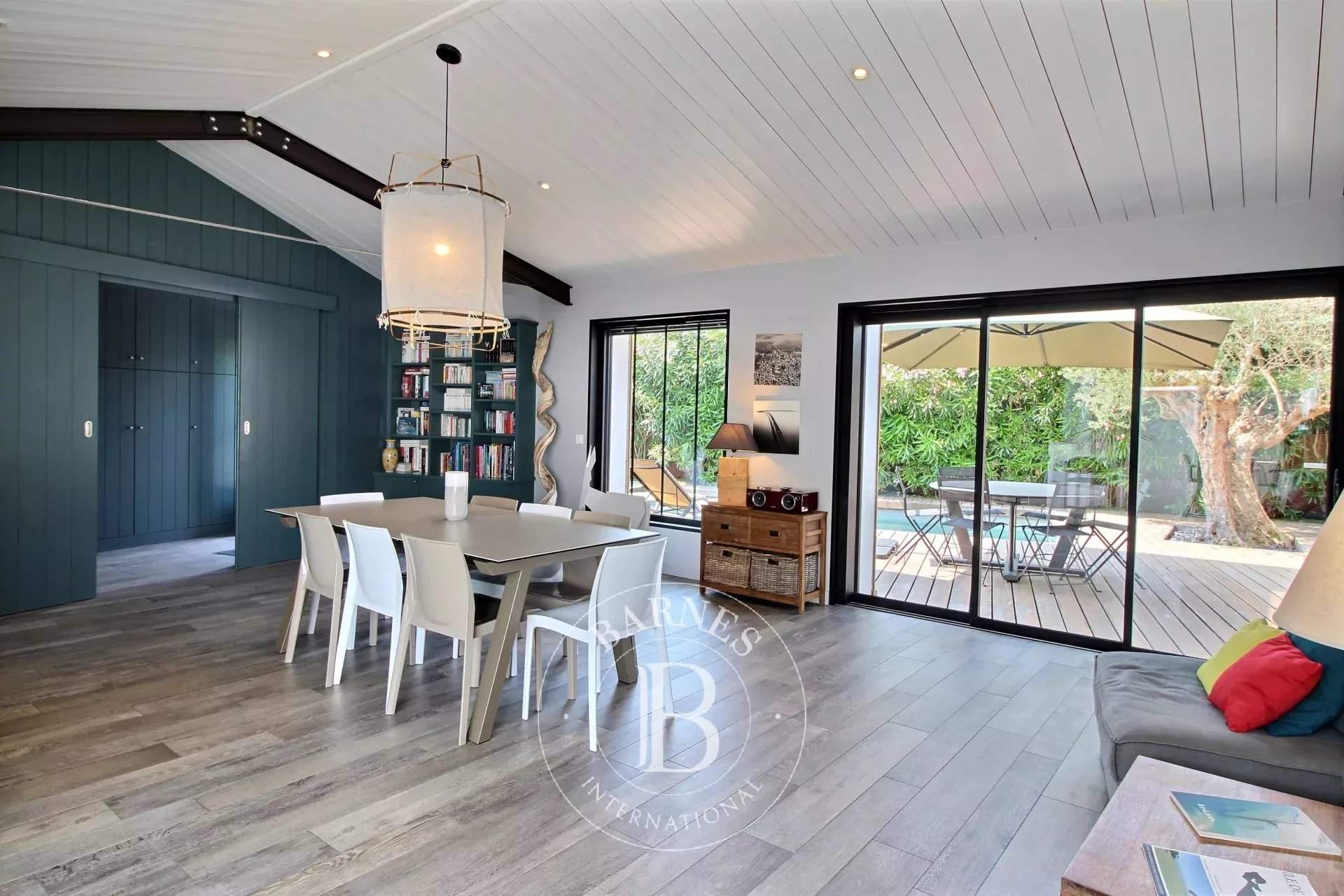 Le Bois-Plage-en-Ré  - Maison 9 Pièces 5 Chambres - picture 3