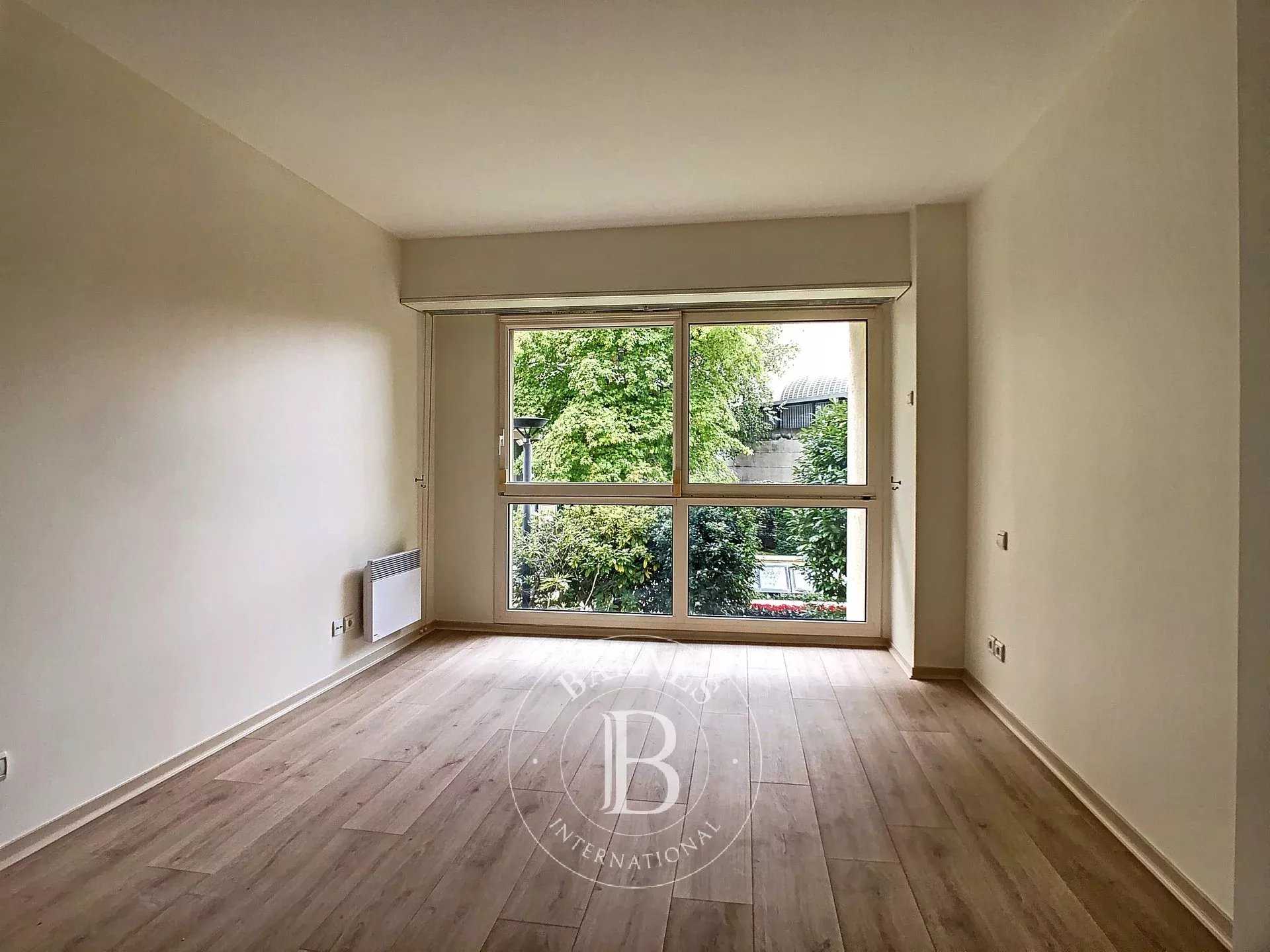 Paris  - Appartement 4 Pièces 2 Chambres