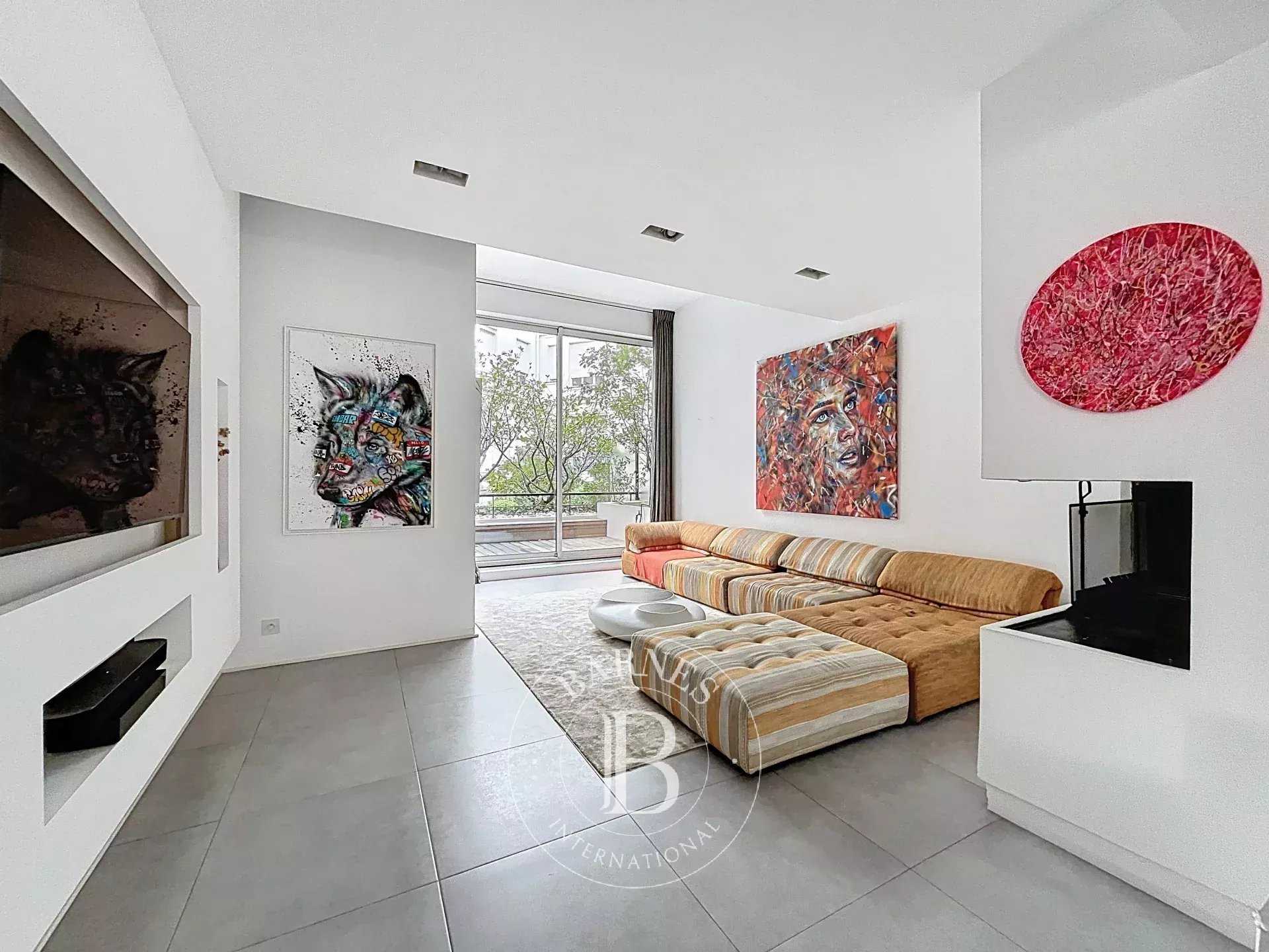 Paris  - Appartement 7 Pi&egrave;ces 3 Chambres