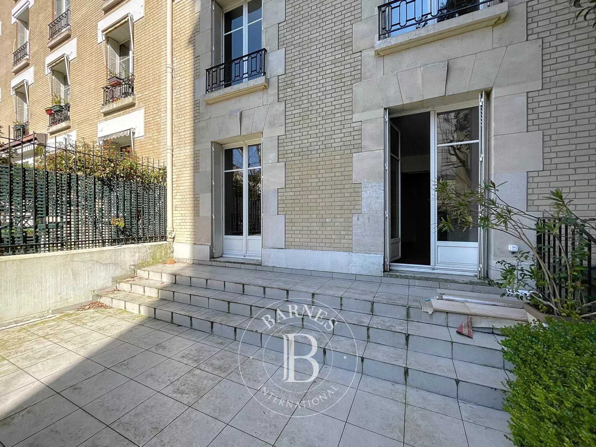 Paris  - Appartement 3 Pièces 2 Chambres