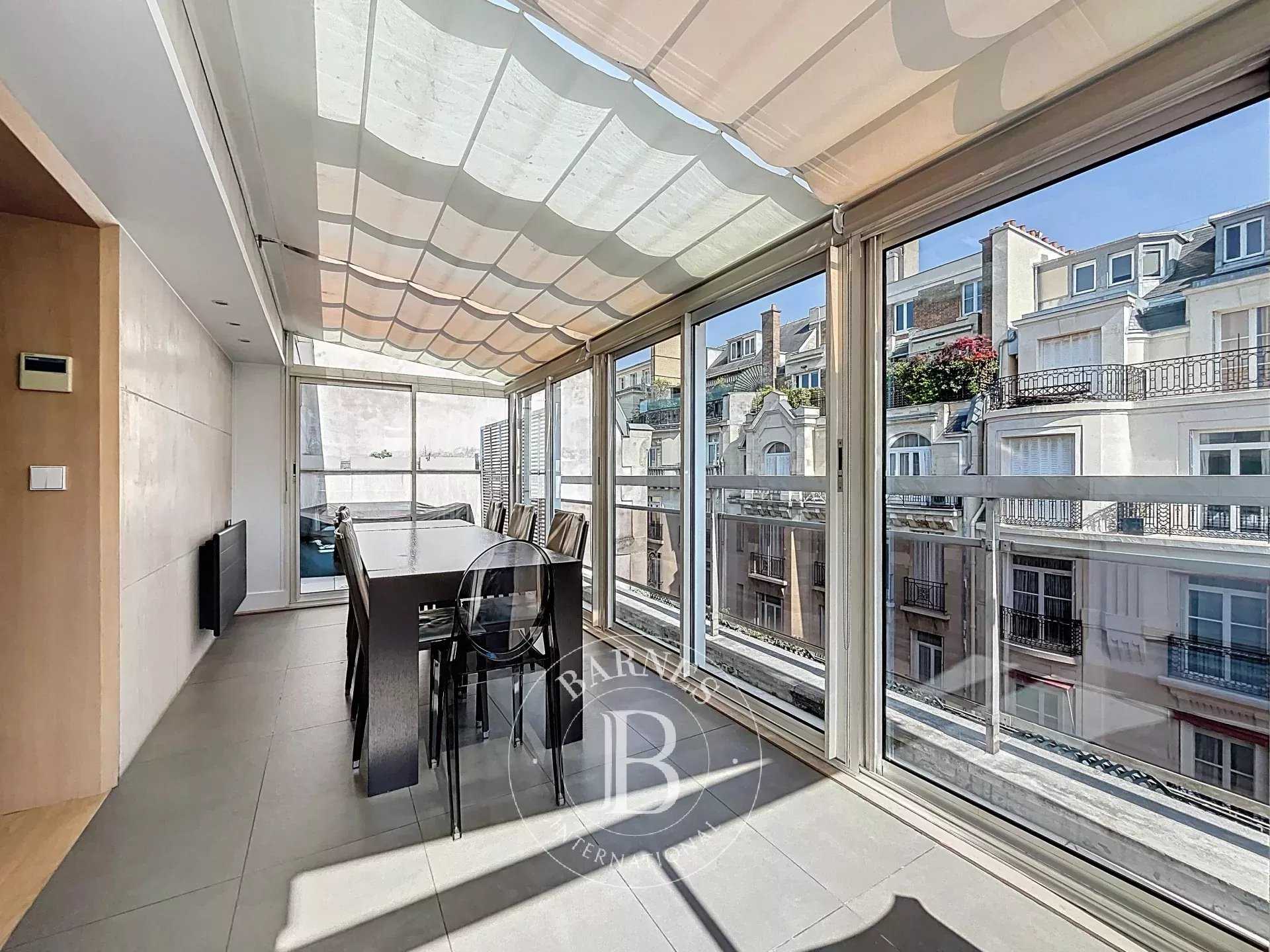 Paris  - Triplex 5 Pièces 3 Chambres