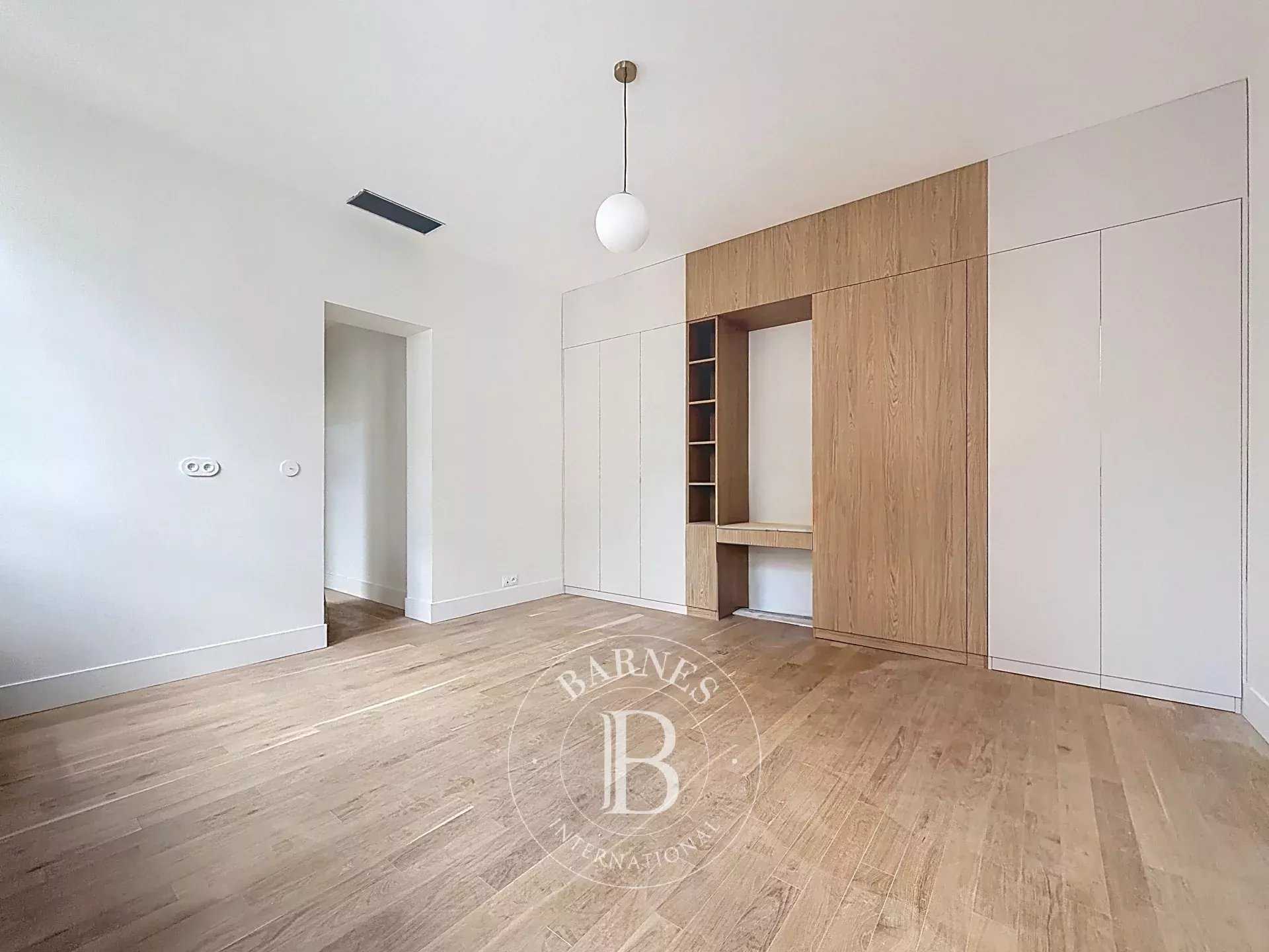 Paris  - Apartment 5 Bedrooms