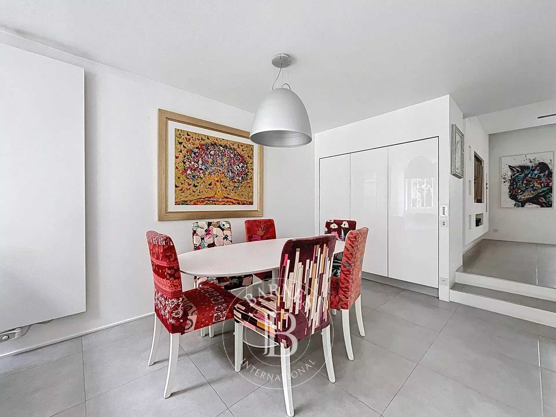 Paris  - Appartement 7 Pi&egrave;ces 3 Chambres