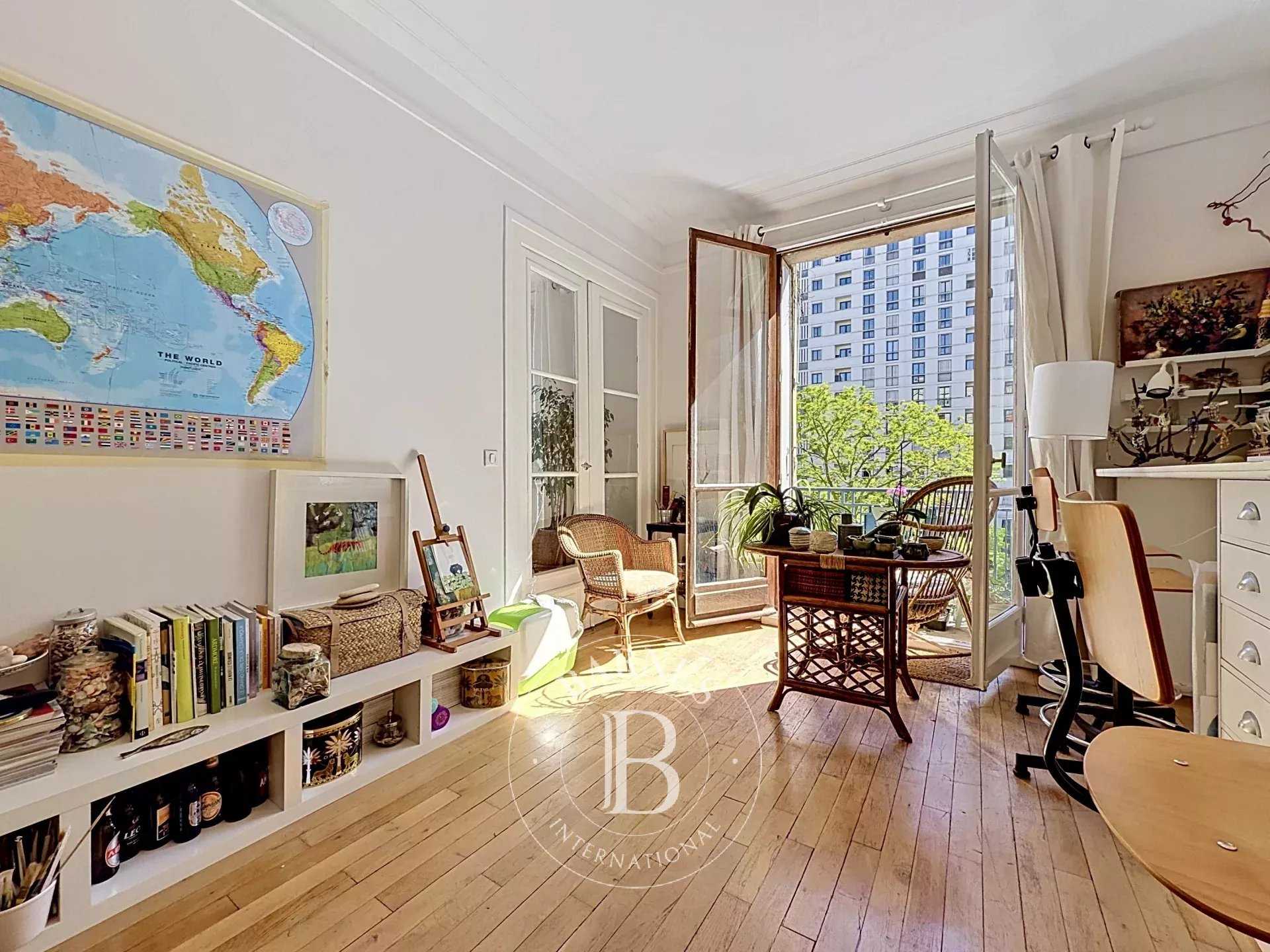 Paris  - Appartement 4 Pi&egrave;ces 2 Chambres