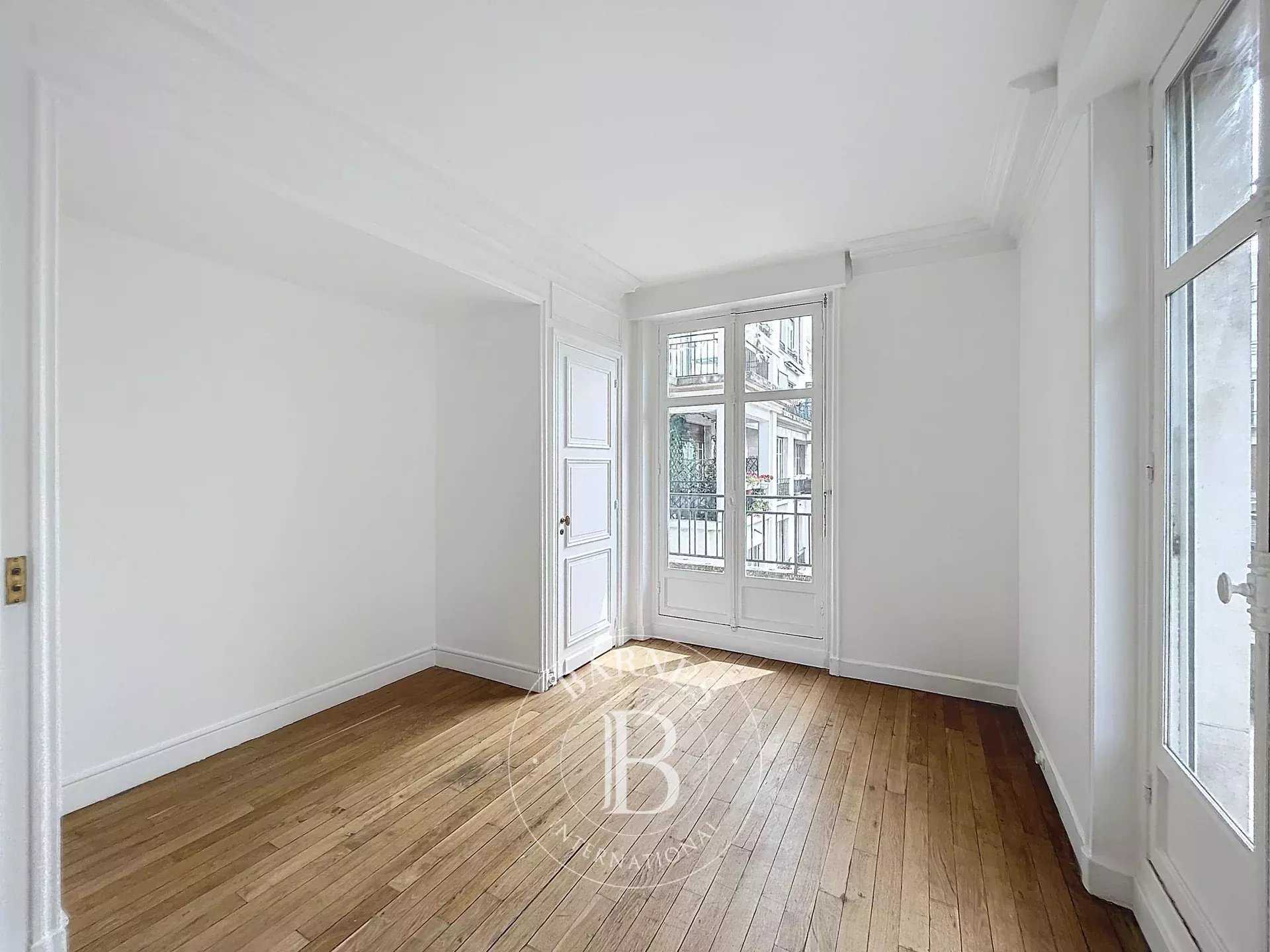 Paris  - Appartement 6 Pièces 4 Chambres