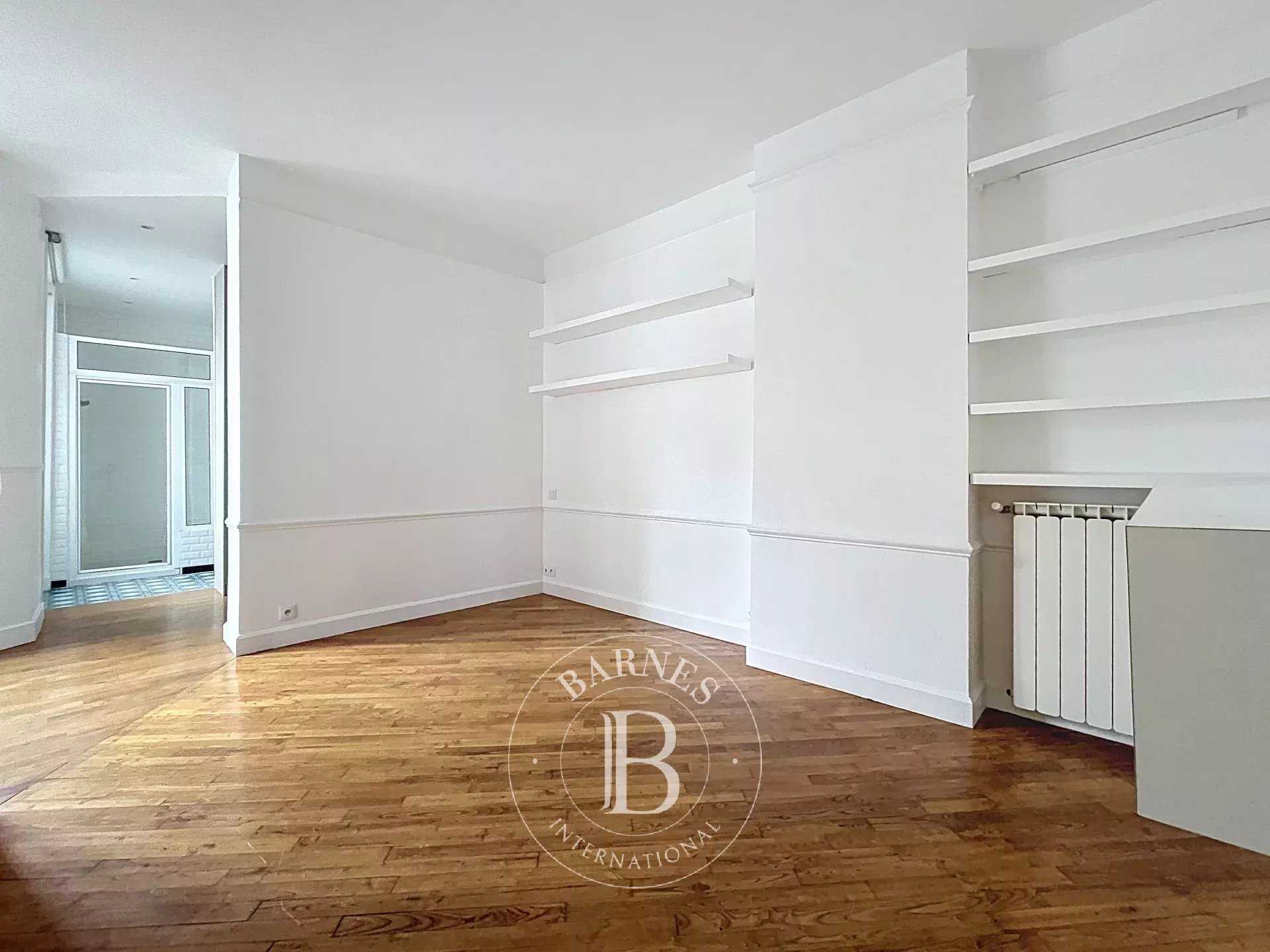 Paris  - Appartement 4 Pi&egrave;ces 3 Chambres