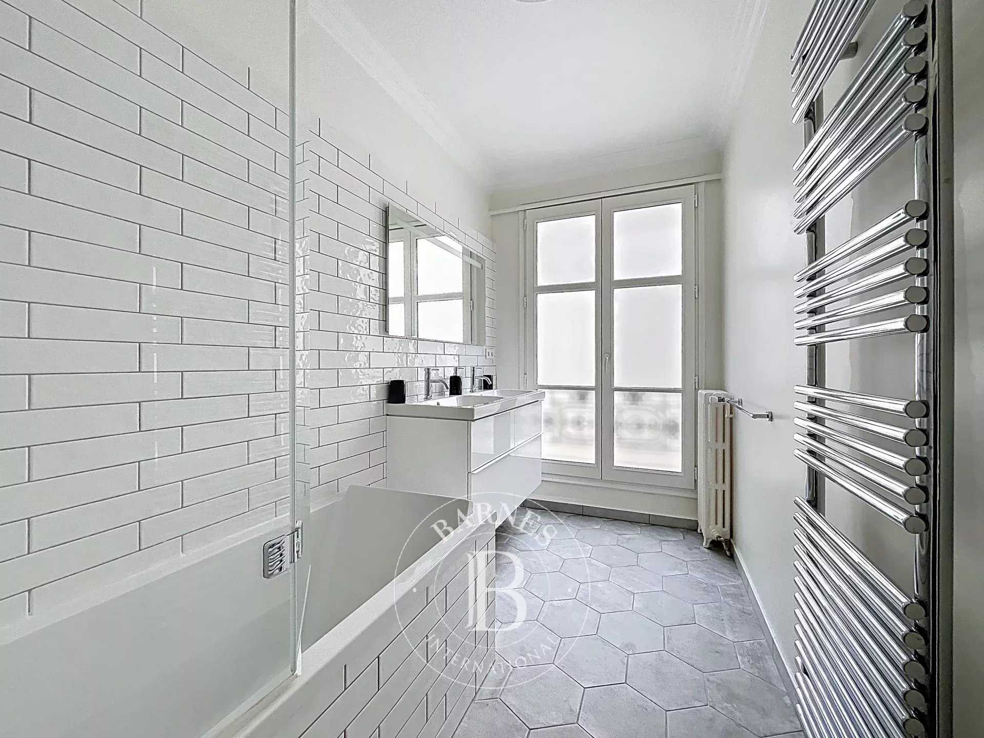 Paris  - Appartement 4 Pièces 2 Chambres