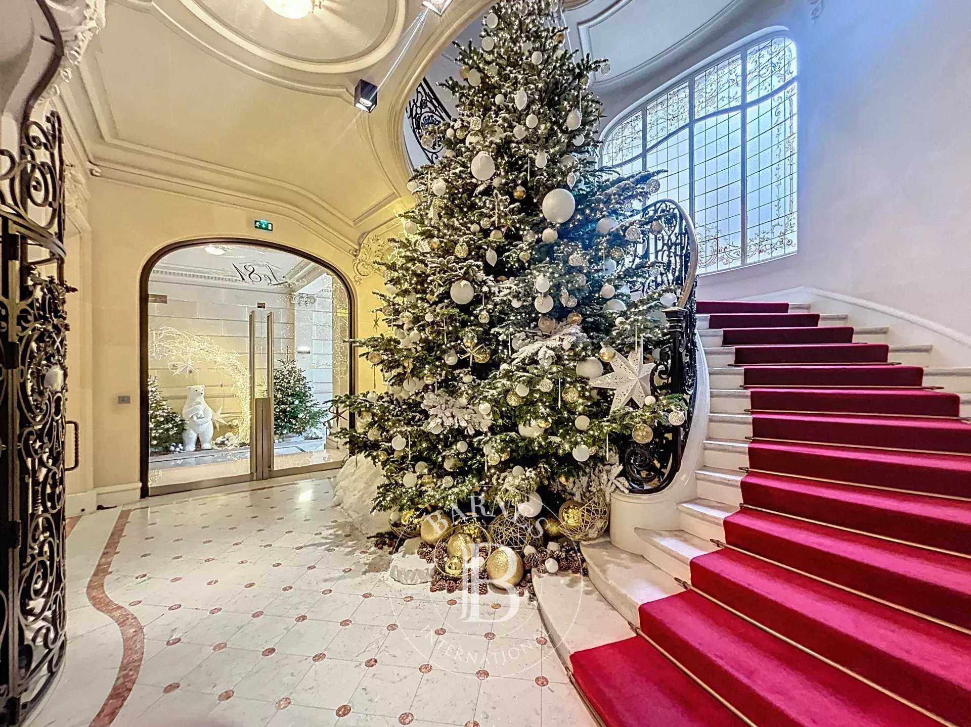 Paris  - Appartement 5 Pi&egrave;ces 3 Chambres