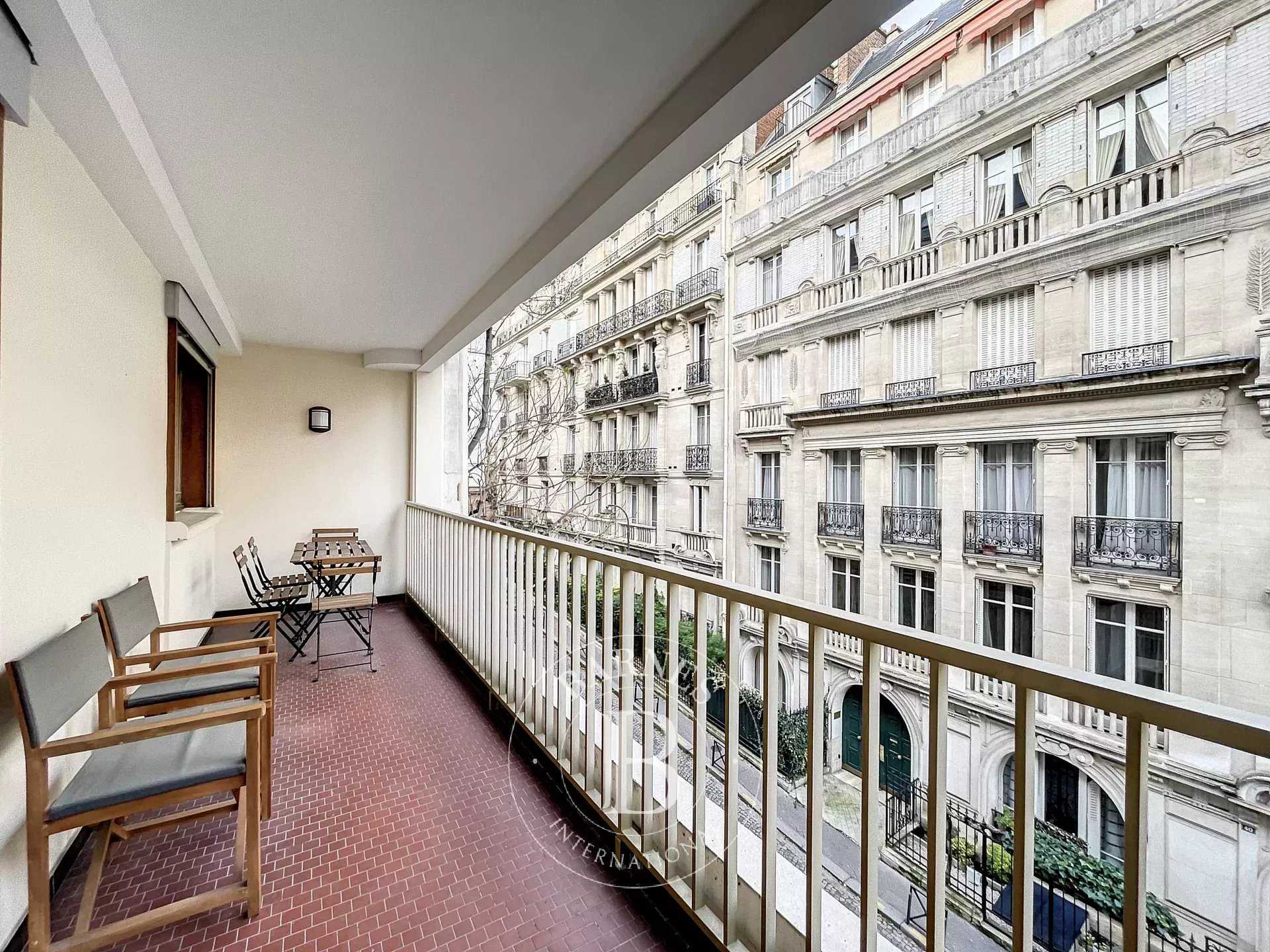Paris  - Appartement 3 Pièces 2 Chambres
