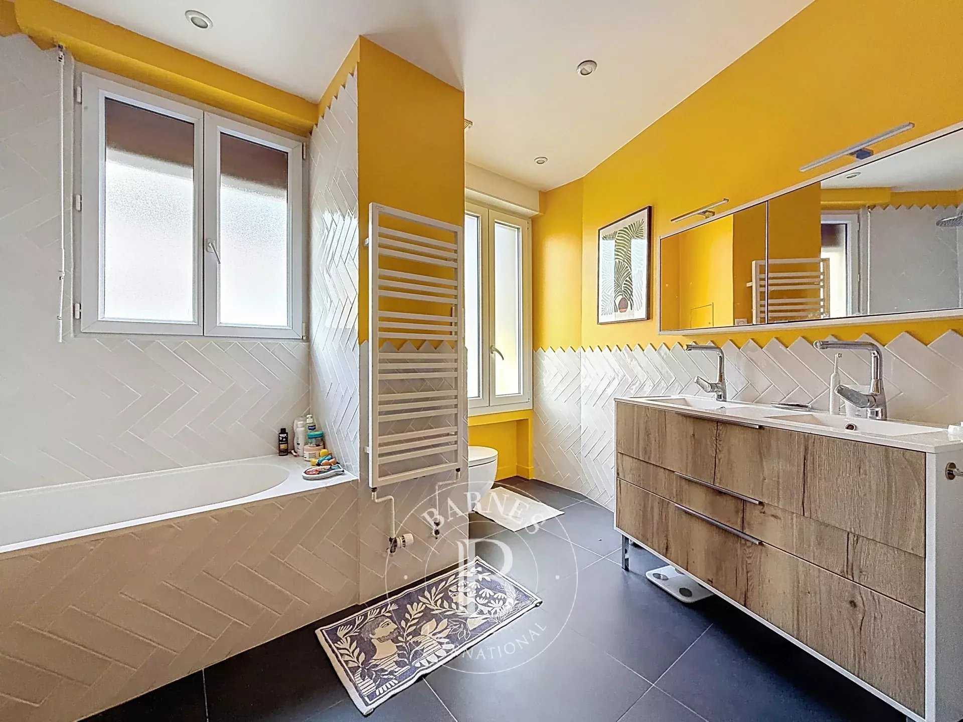 Paris  - Apartment 2 Bedrooms