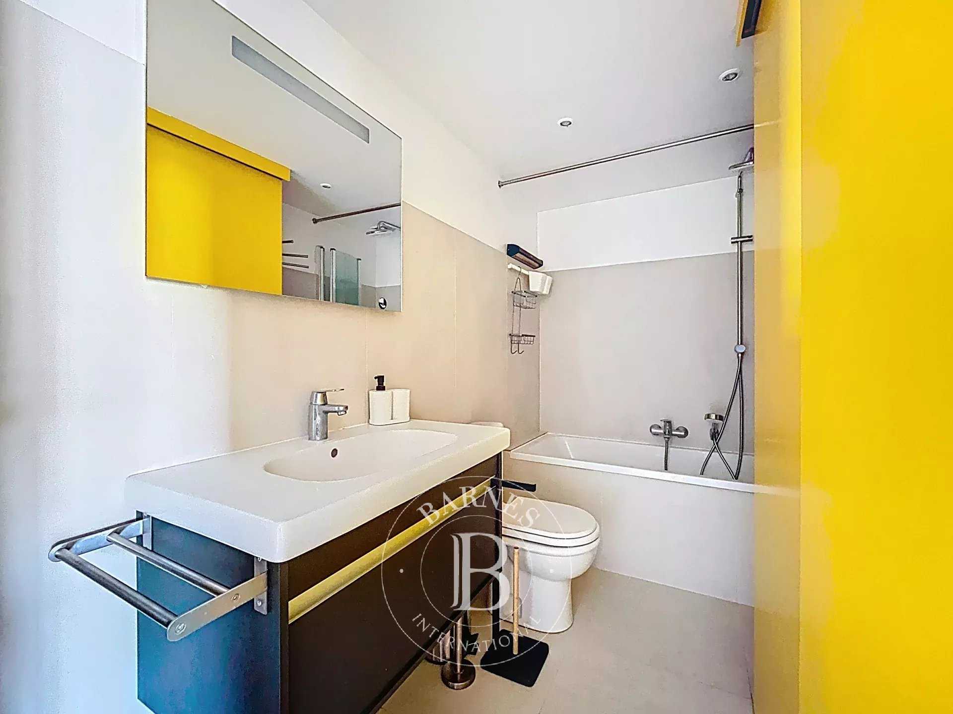 Paris  - Appartement 2 Pièces, 1 Chambre