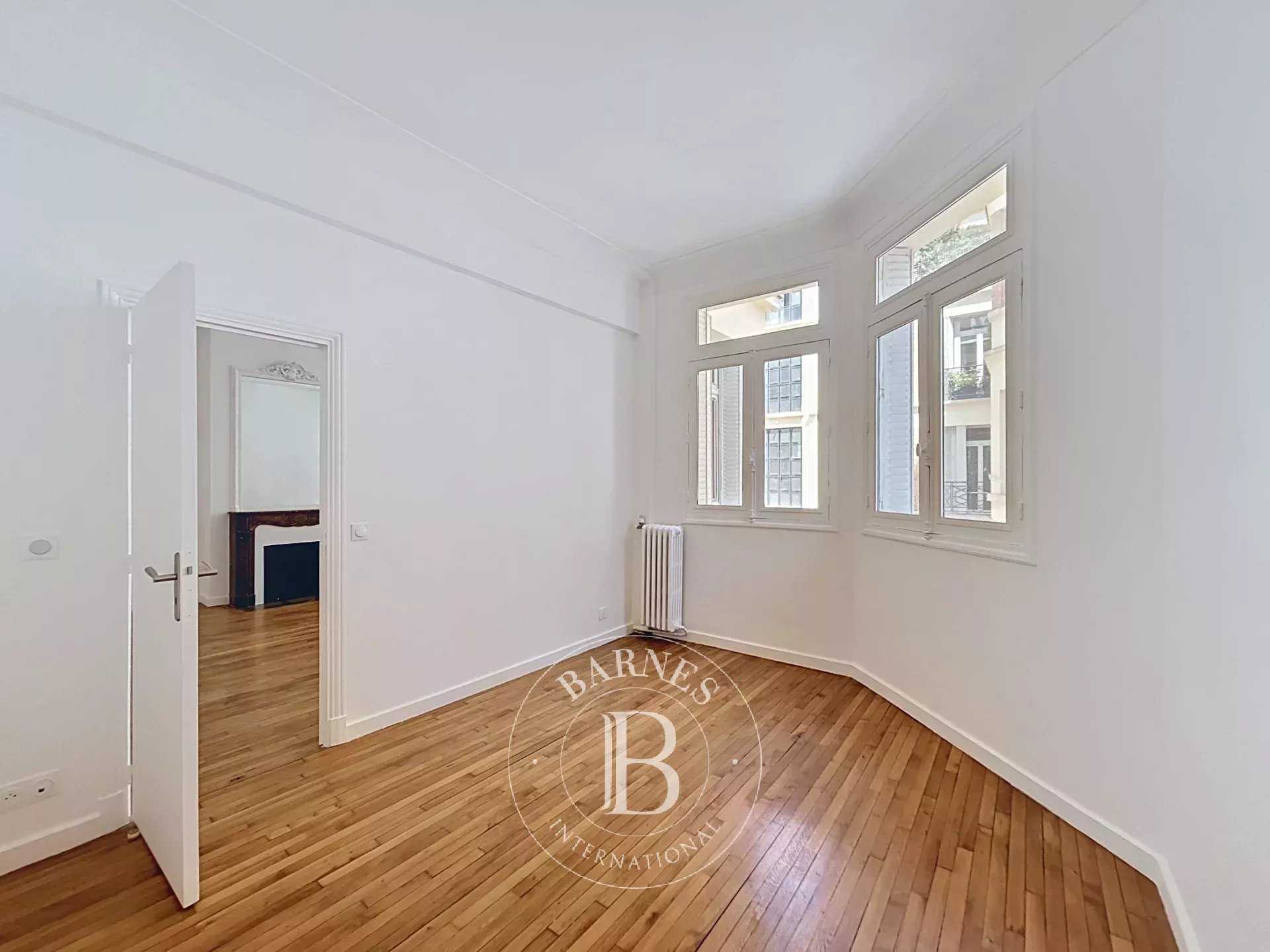 Paris  - Apartment 3 Bedrooms