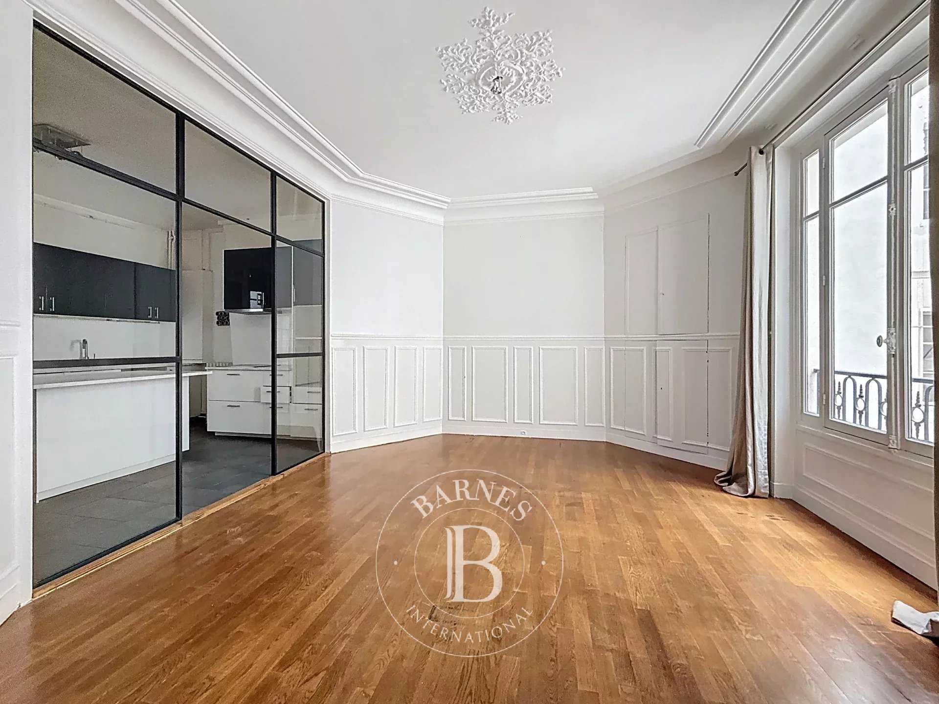 Paris  - Appartement 5 Pièces 2 Chambres