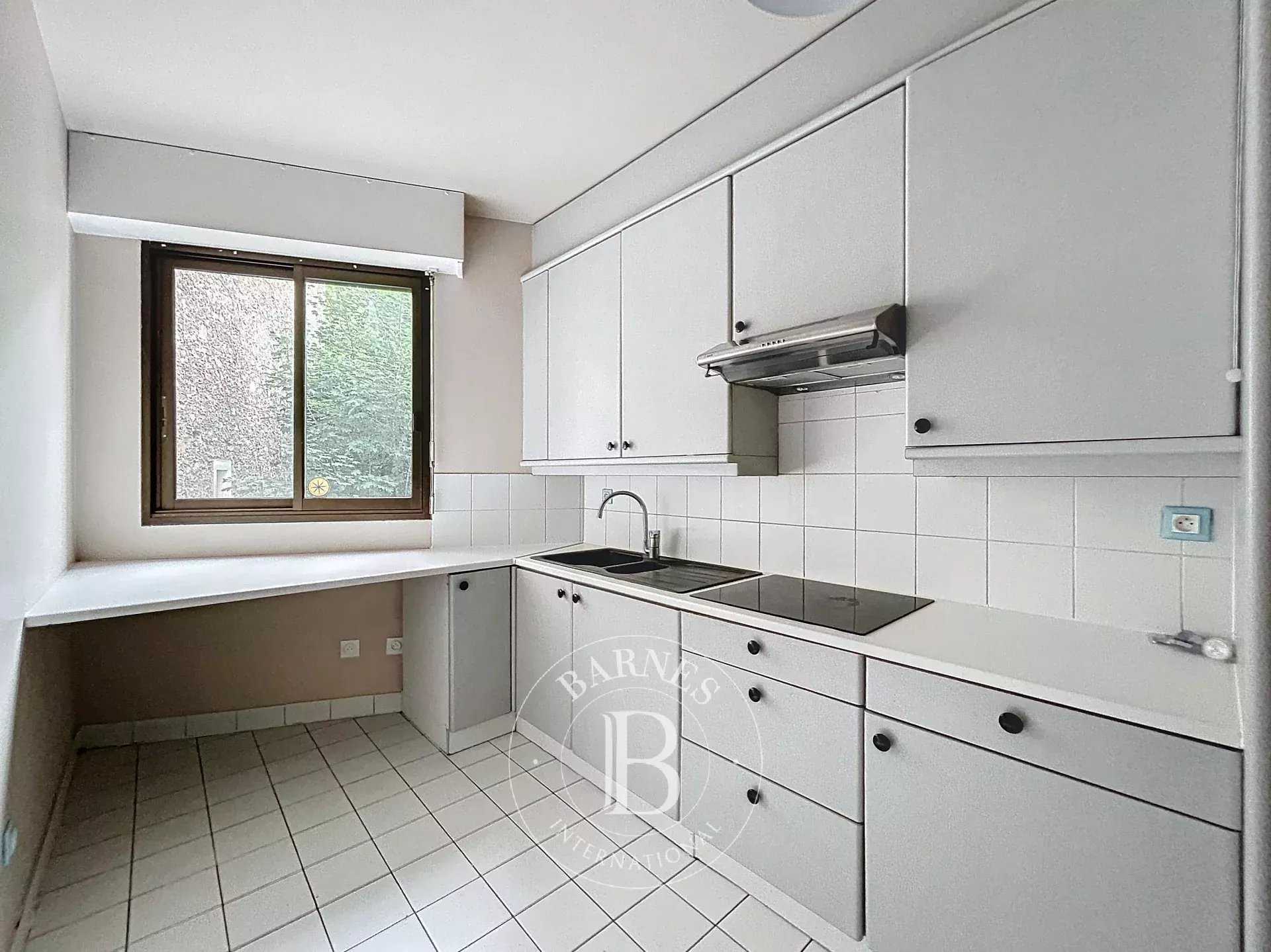 Paris  - Appartement 3 Pi&egrave;ces 2 Chambres