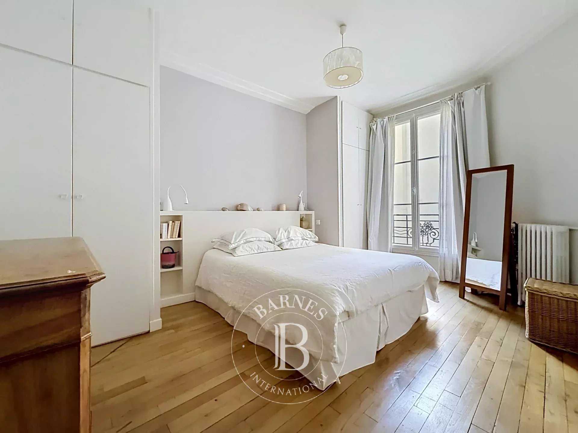 Paris  - Appartement 4 Pi&egrave;ces 2 Chambres