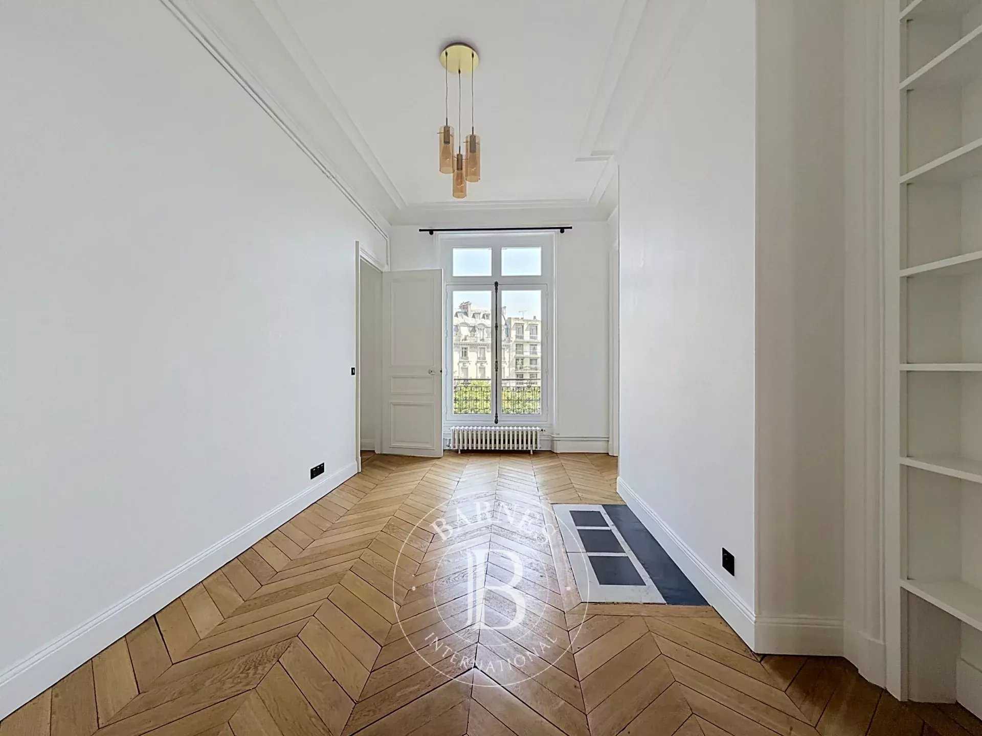 Paris  - Appartement 8 Pi&egrave;ces 5 Chambres