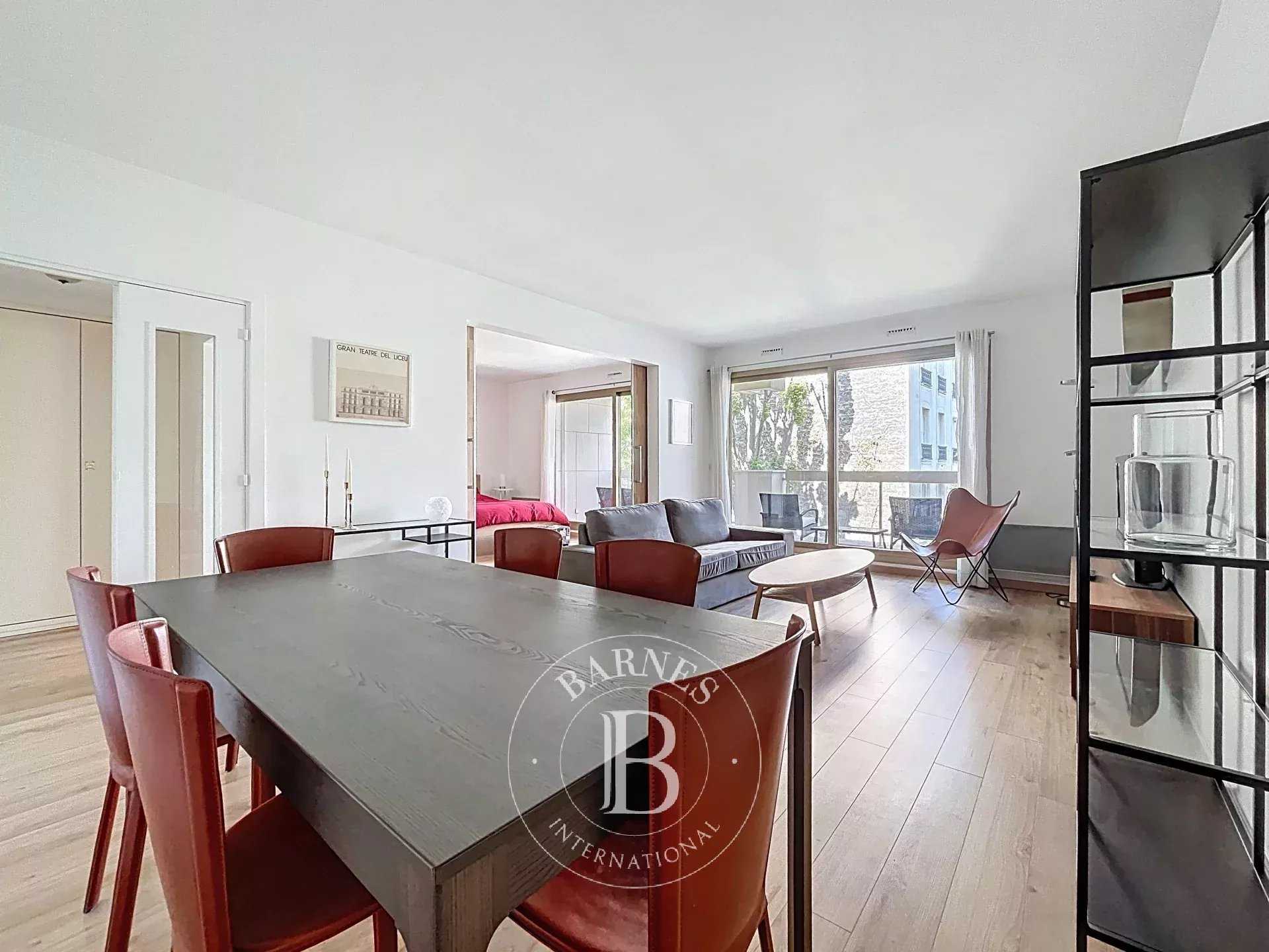Paris  - Appartement 2 Pièces, 1 Chambre