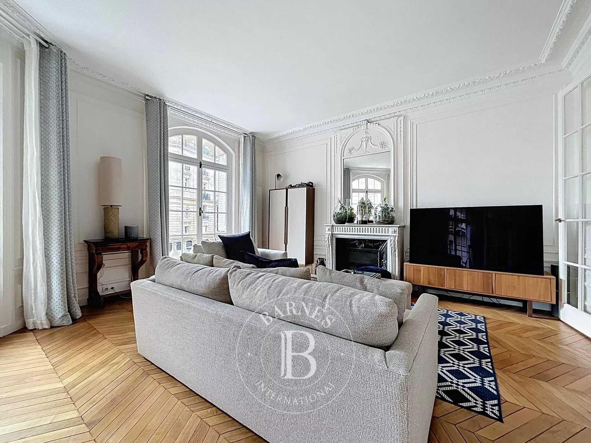 Paris  - Appartement 5 Pièces 3 Chambres