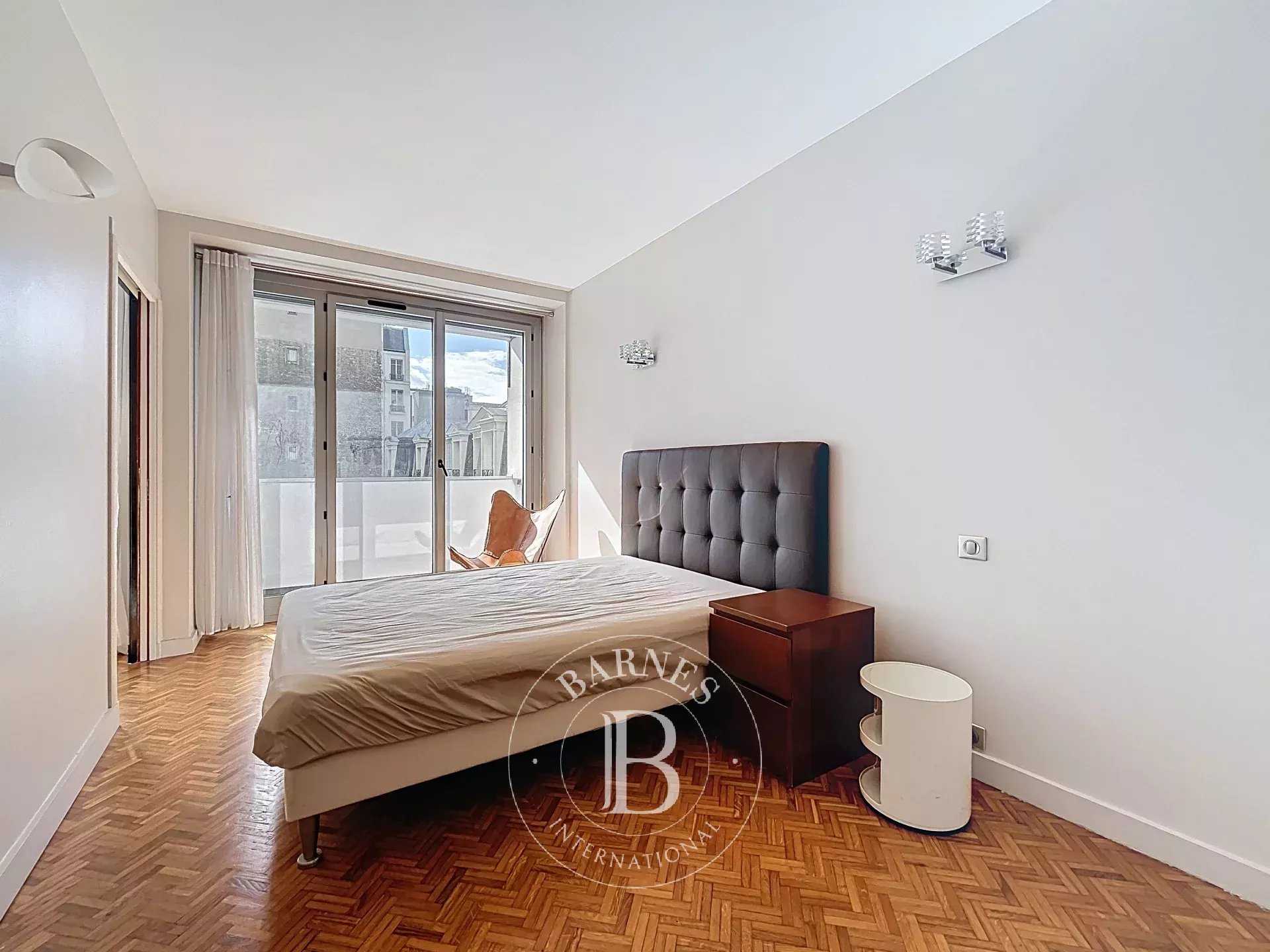 Paris  - Appartement 3 Pièces 2 Chambres