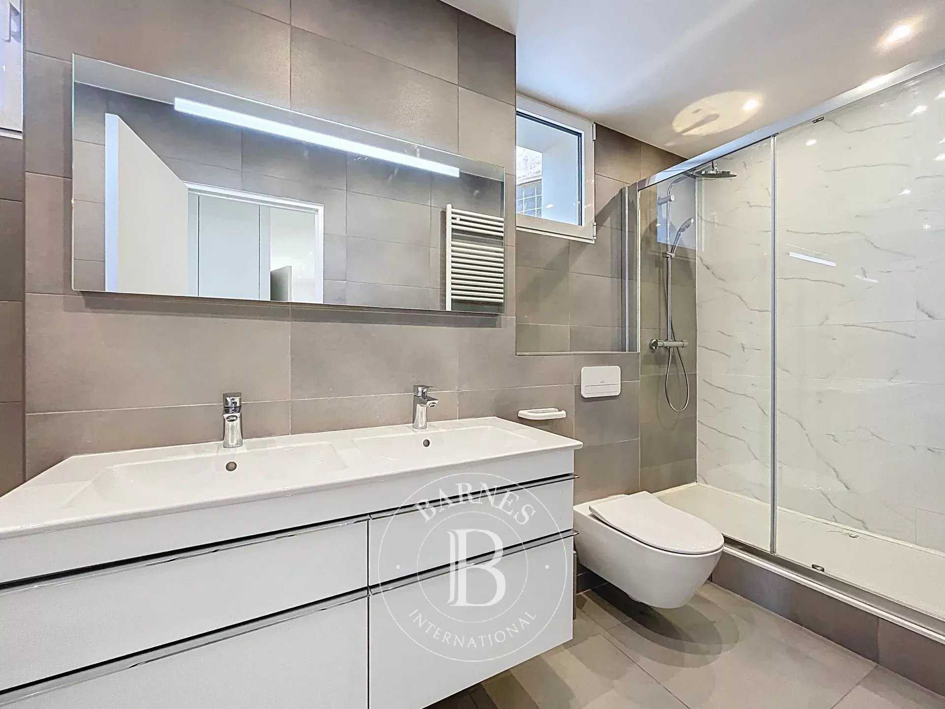 Paris  - Appartement 5 Pi&egrave;ces 4 Chambres