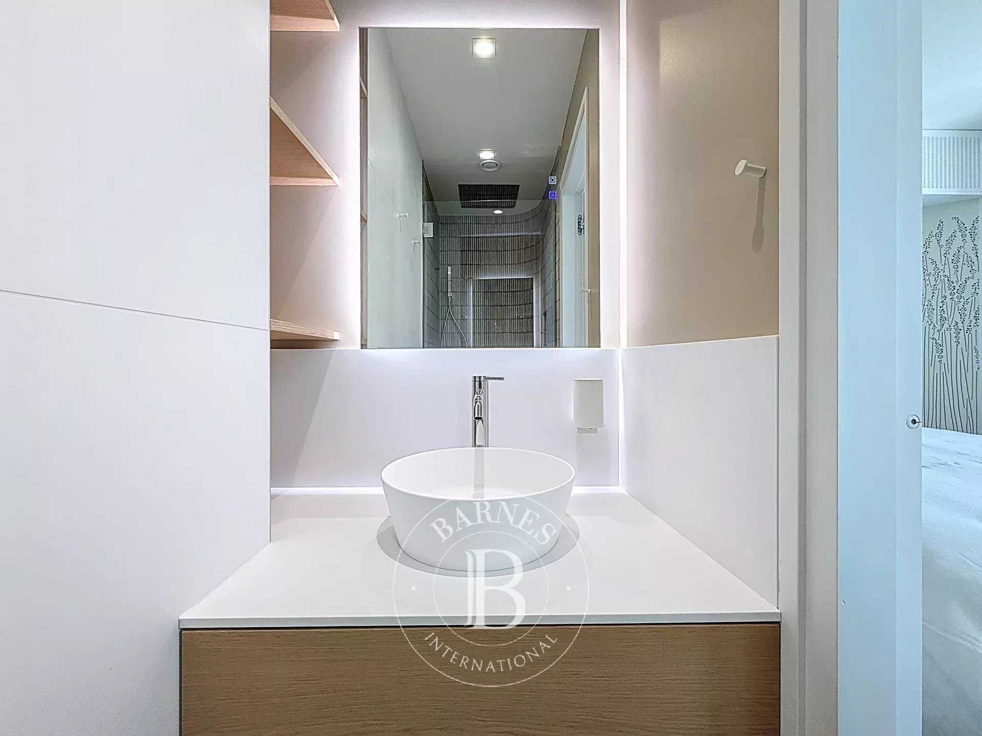 Paris  - Appartement 2 Pièces, 1 Chambre