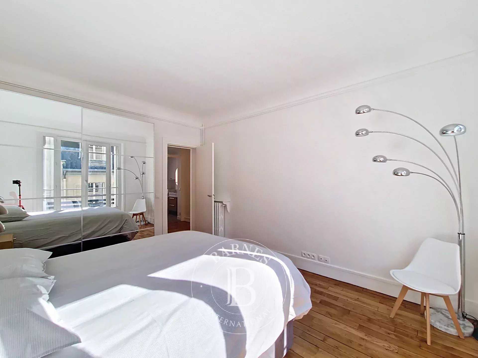 Paris  - Appartement 5 Pièces 3 Chambres