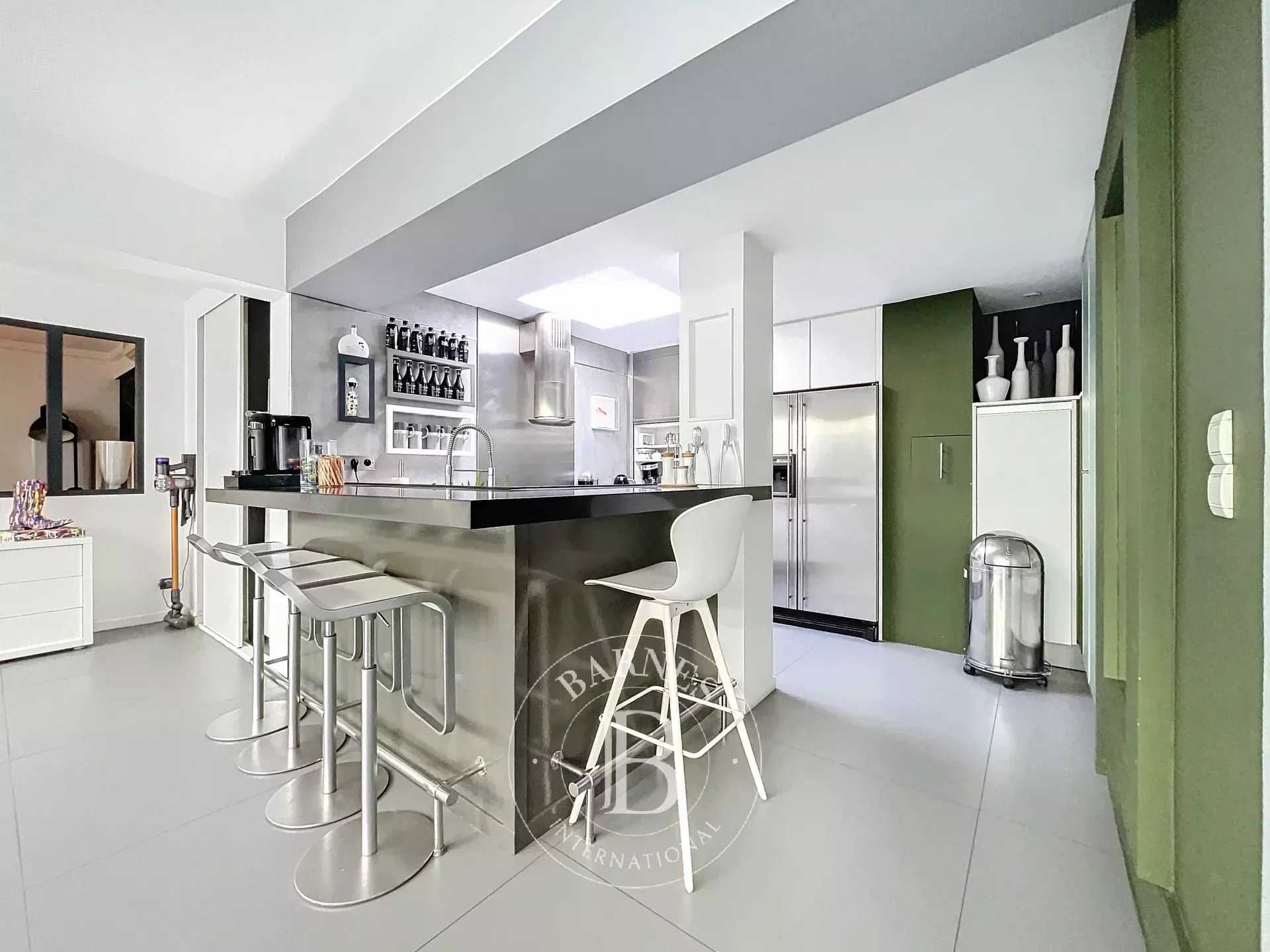 Paris  - Appartement 3 Pi&egrave;ces 2 Chambres