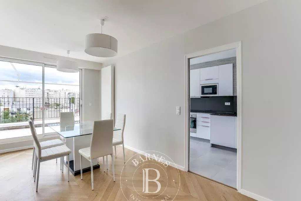 Paris  - Appartement 5 Pi&egrave;ces 4 Chambres