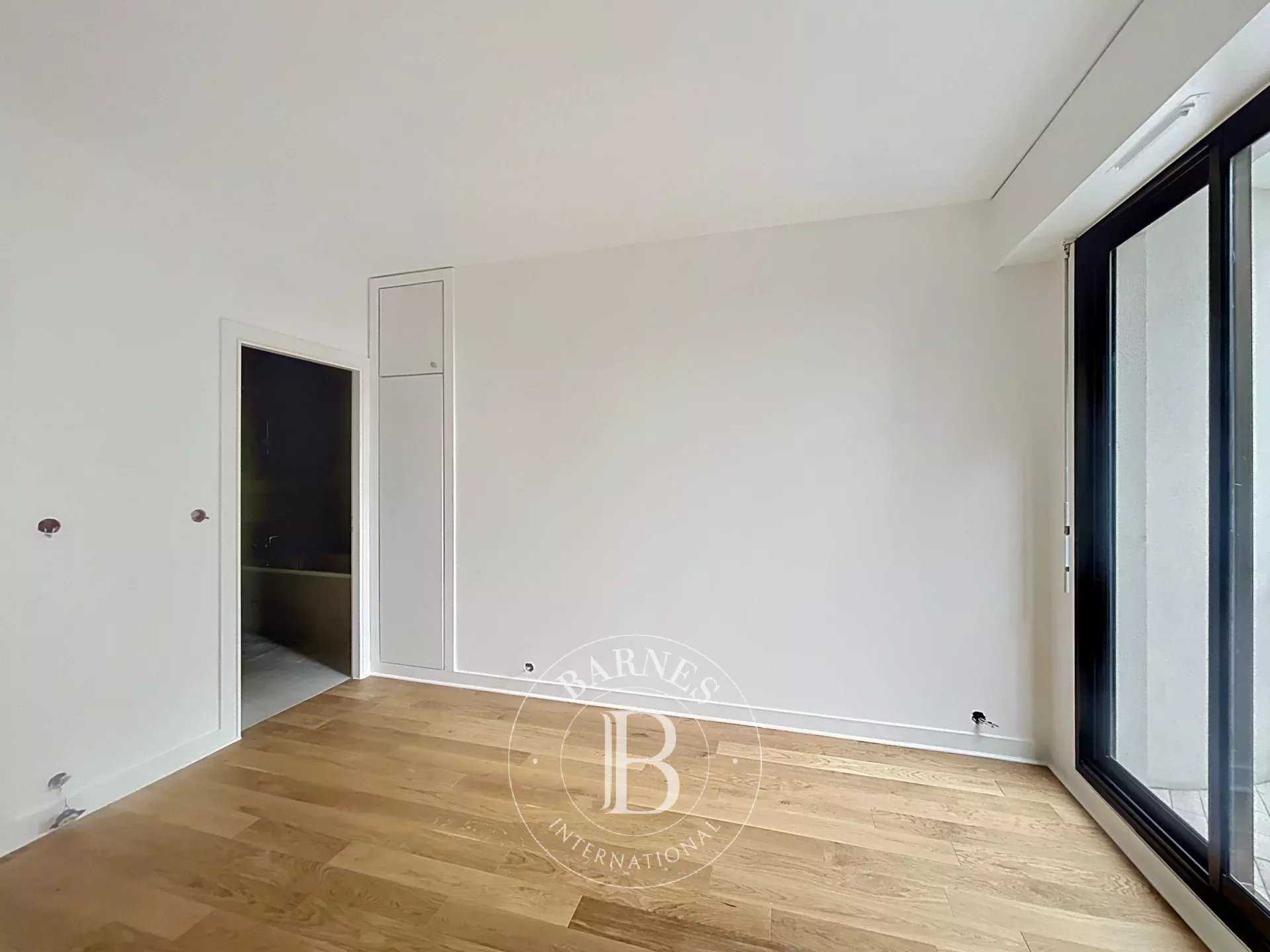 Paris  - Appartement 4 Pi&egrave;ces 2 Chambres