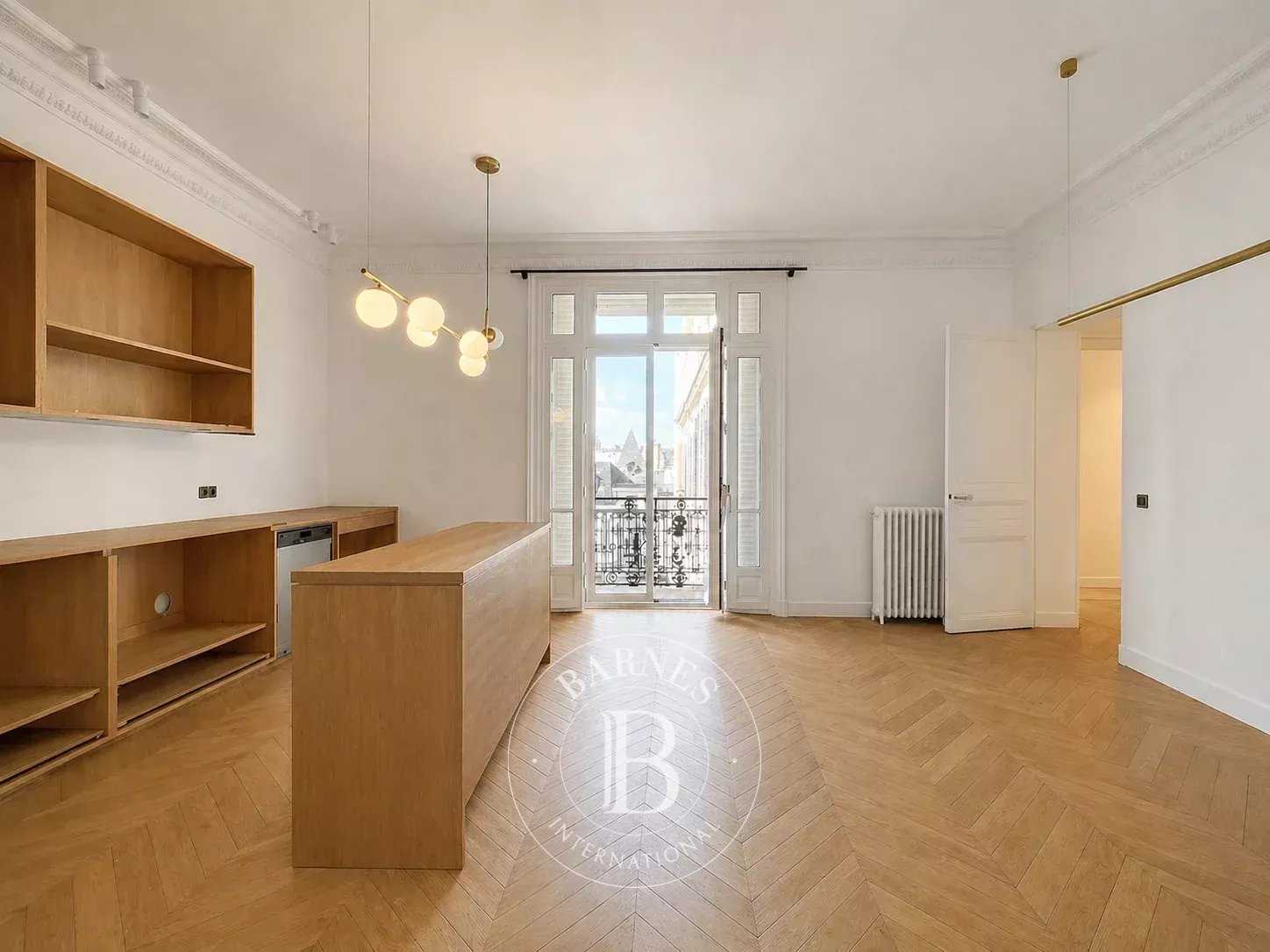 Paris  - Appartement 8 Pi&egrave;ces 5 Chambres