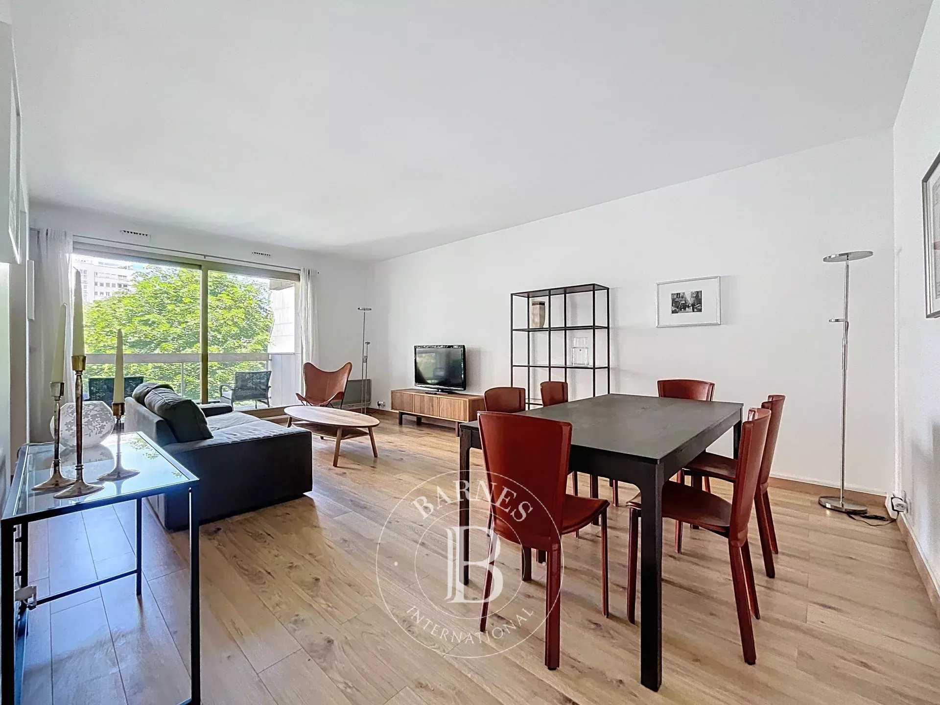 Paris  - Appartement 2 Pièces, 1 Chambre