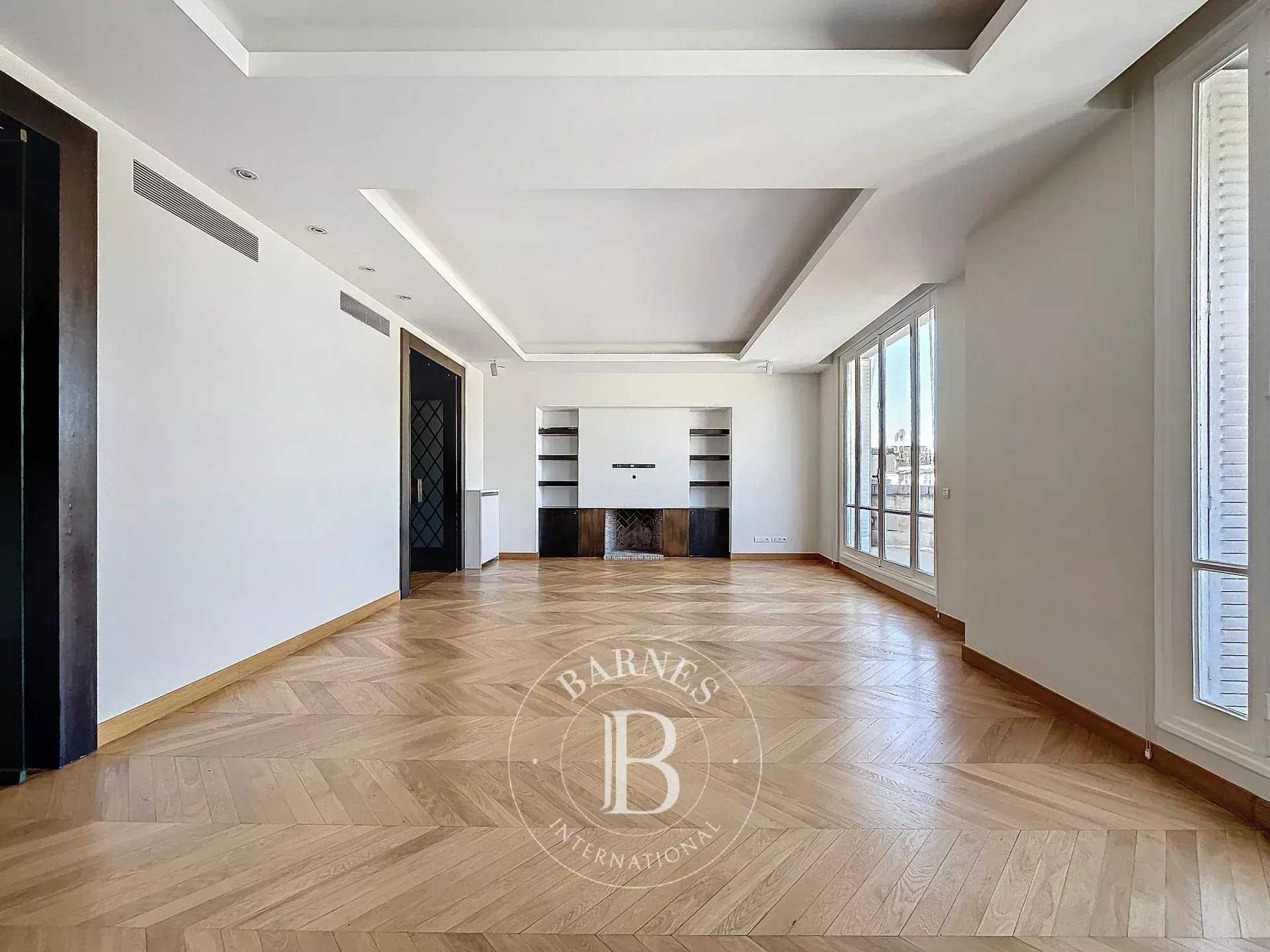 Paris  - Appartement 6 Pièces 3 Chambres