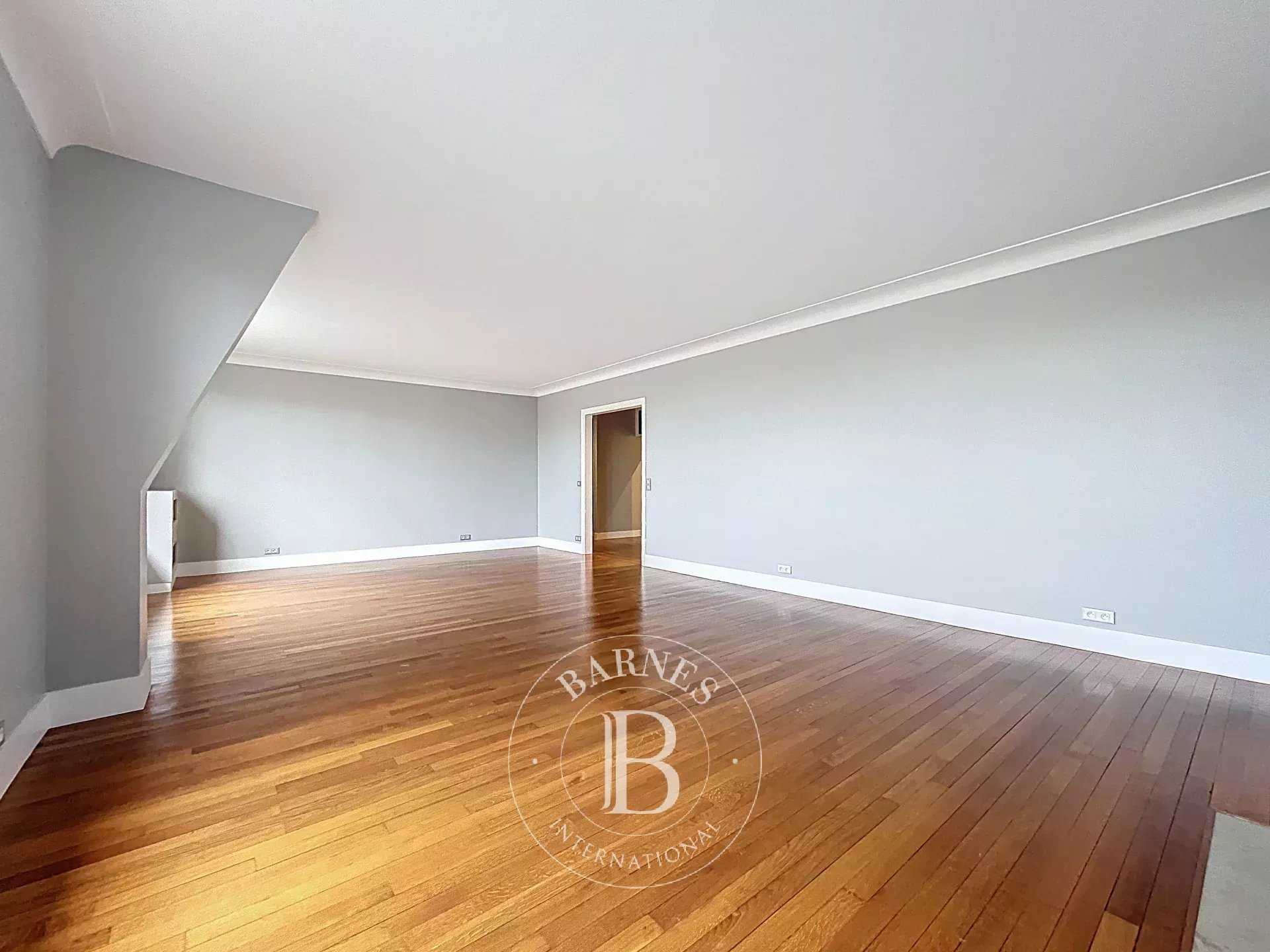 Paris  - Appartement 4 Pi&egrave;ces 3 Chambres