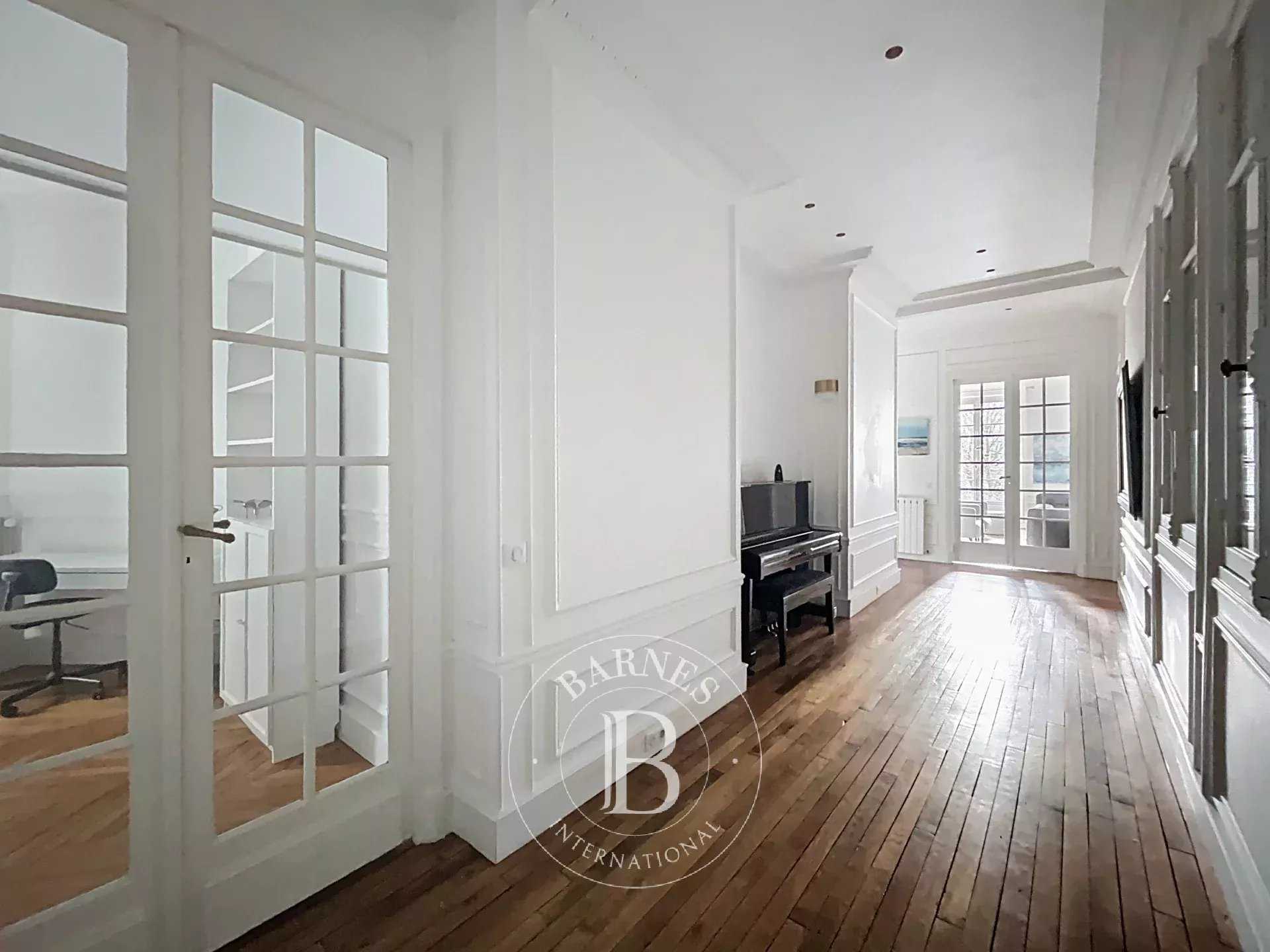 Paris  - Apartment 5 Bedrooms