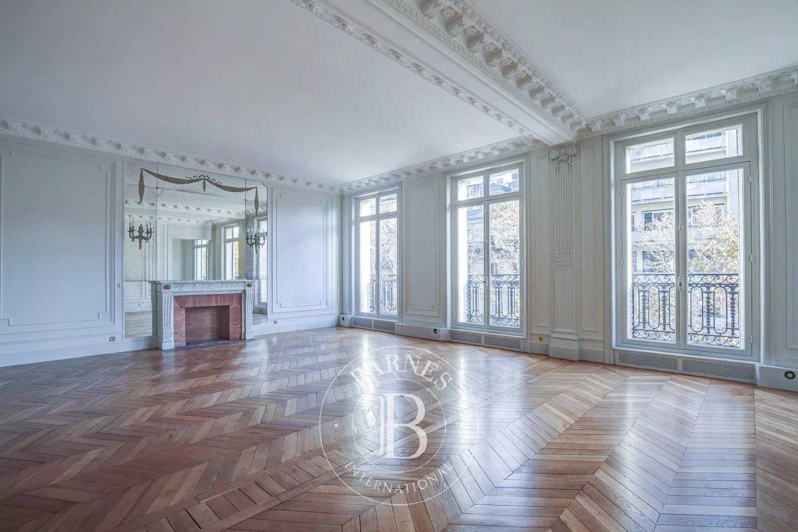 Paris  - Appartement 7 Pièces 4 Chambres