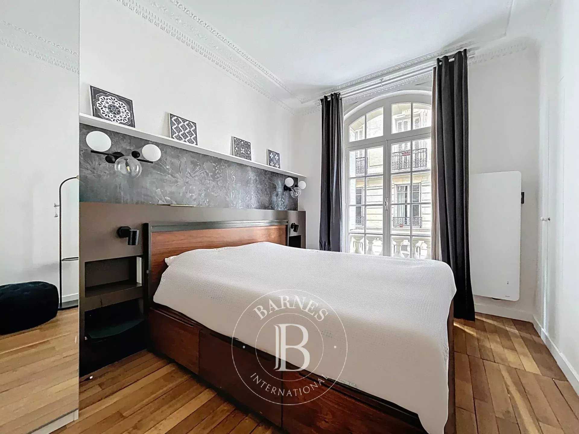 Paris  - Appartement 5 Pièces 3 Chambres