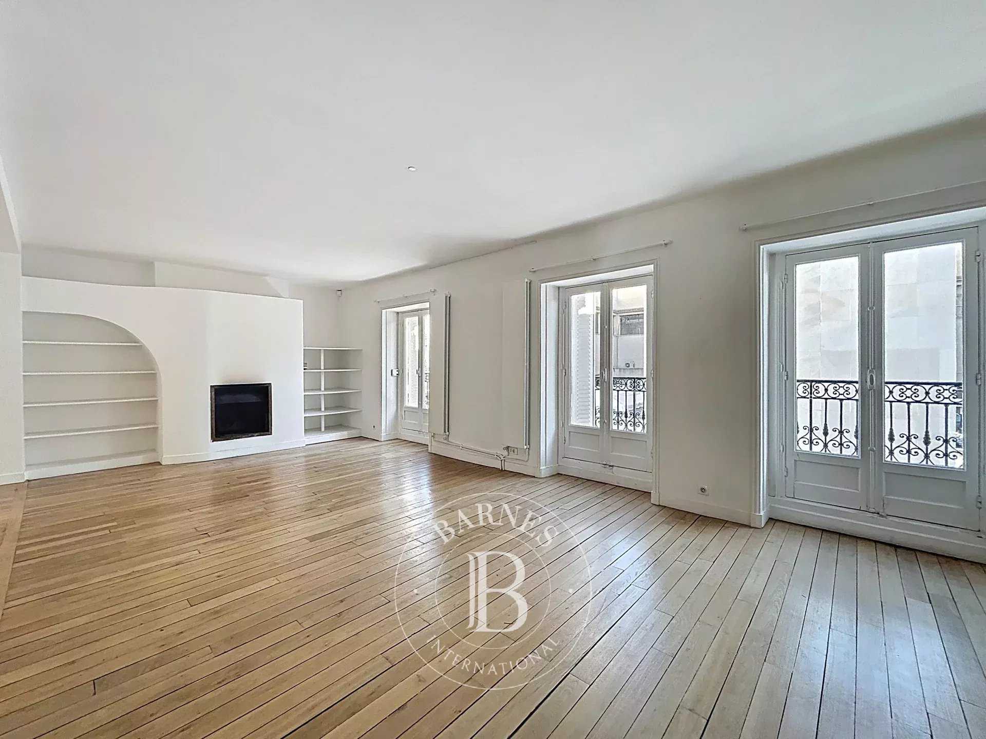 Paris  - Apartment 5 Bedrooms