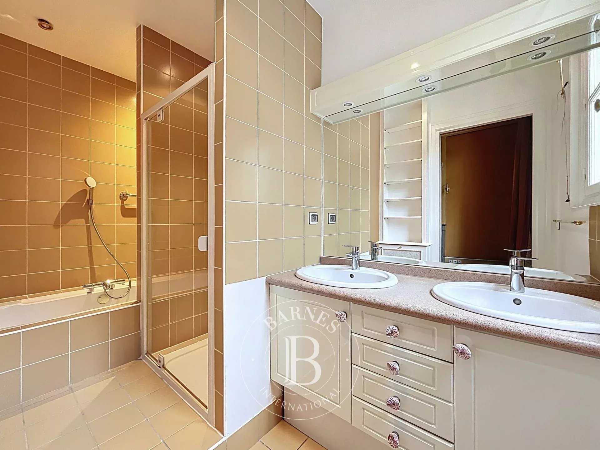 Paris  - Appartement 4 Pièces, 1 Chambre