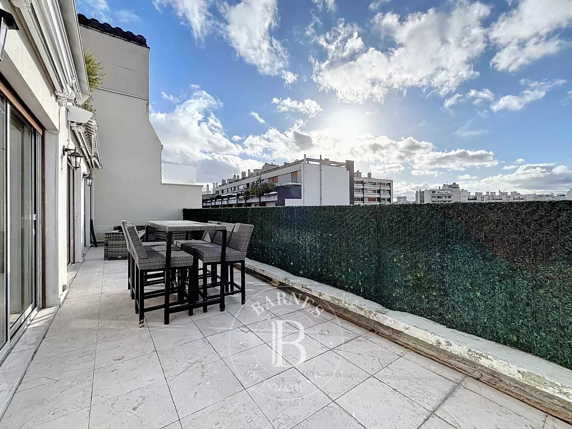 Paris  - Appartement 5 Pi&egrave;ces 4 Chambres