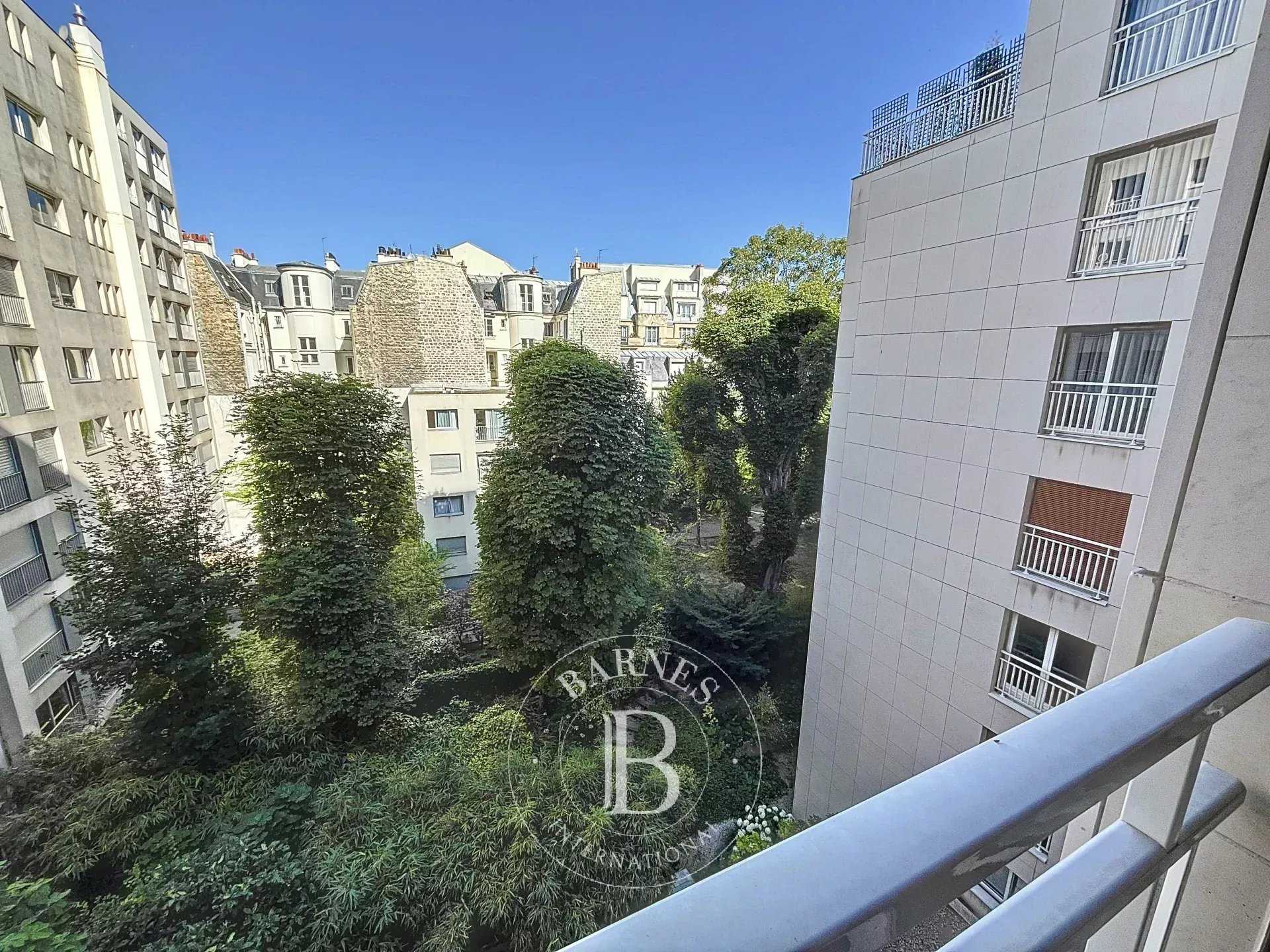 Paris  - Appartement 5 Pièces 3 Chambres