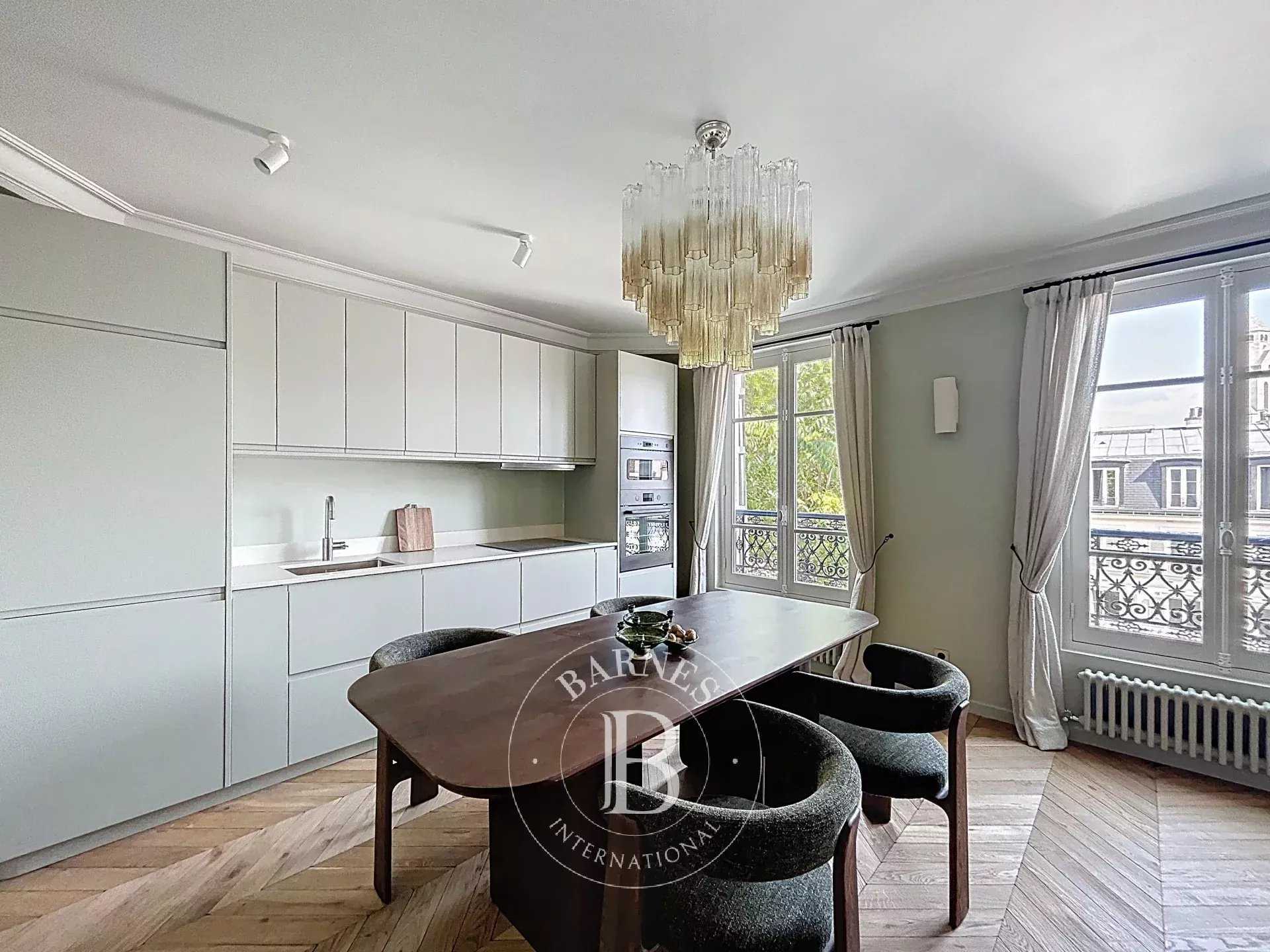 Paris  - Appartement 2 Pièces, 1 Chambre
