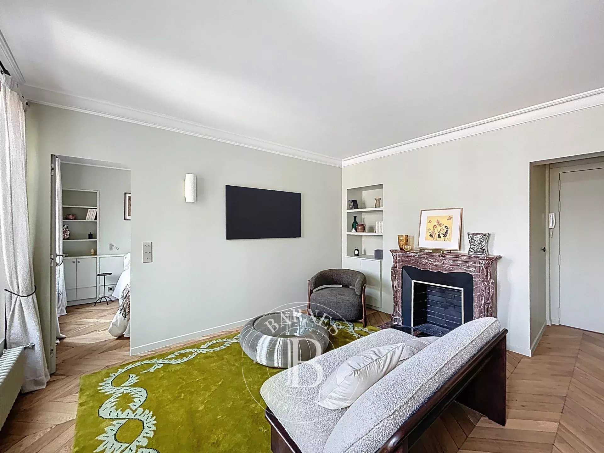 Paris  - Appartement 2 Pièces, 1 Chambre