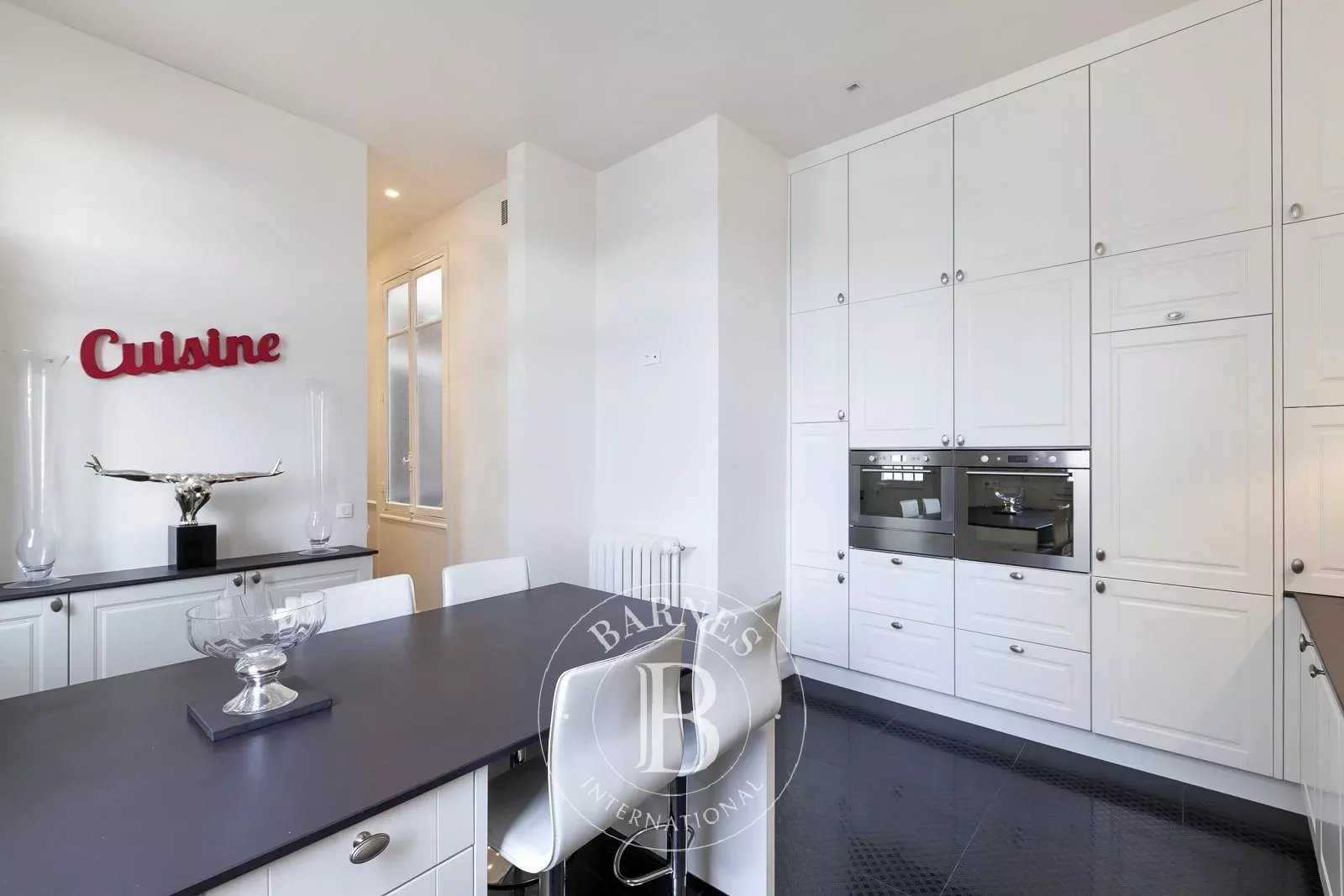 Paris  - Apartment 4 Bedrooms