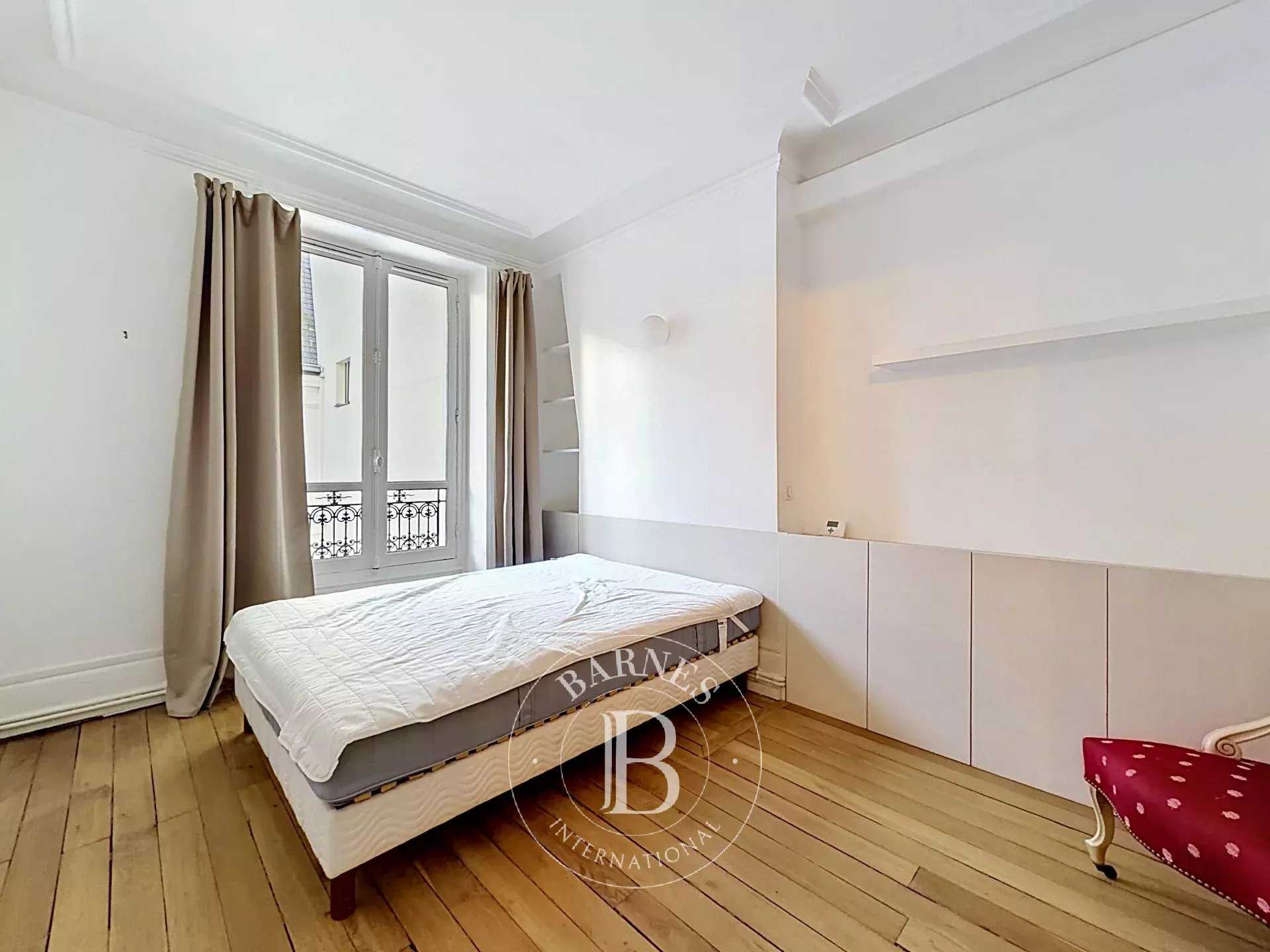 Paris  - Appartement 5 Pi&egrave;ces 3 Chambres