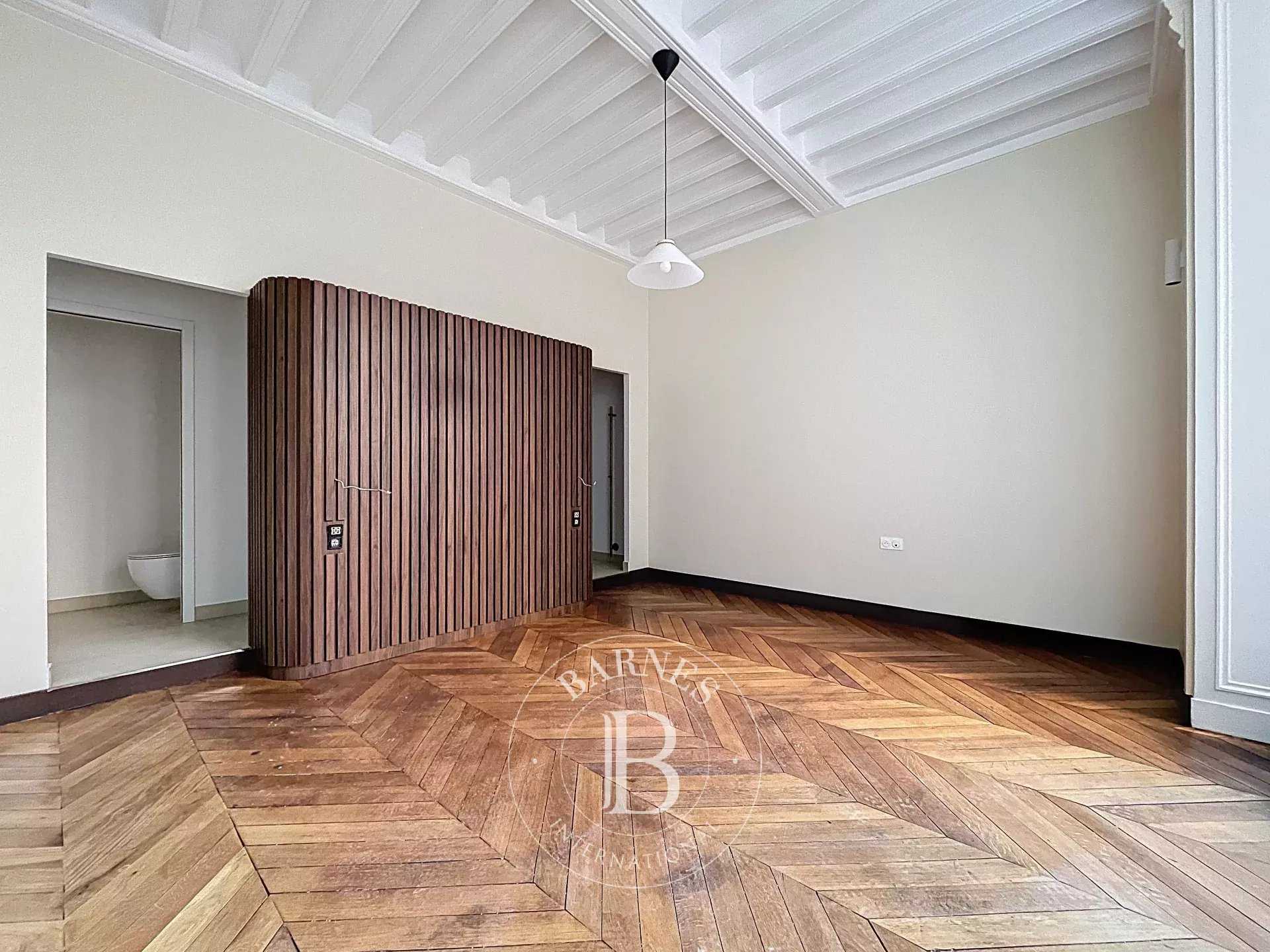 Paris  - Appartement 7 Pièces 5 Chambres